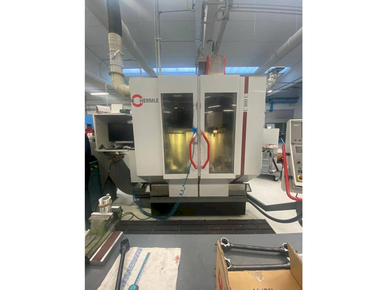Koneen  HERMLE C800U etunäkymä