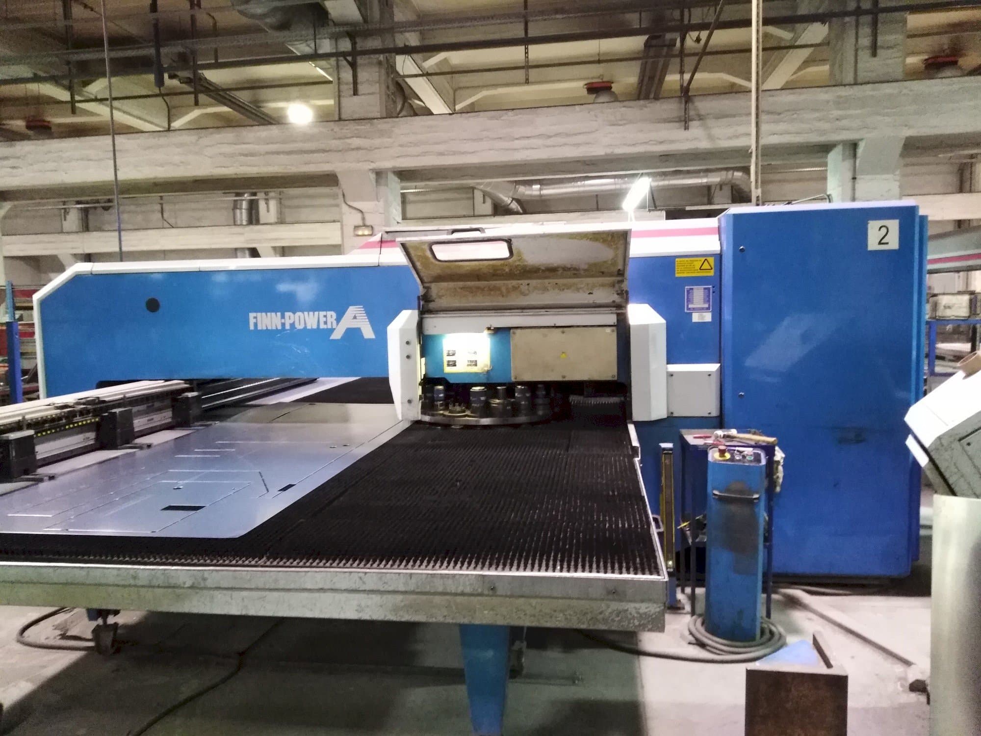 Koneen  Finn-Power A5-25 SB etunäkymä