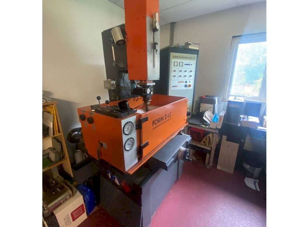 Koneen  CHARMILLES Form 2-LC etunäkymä