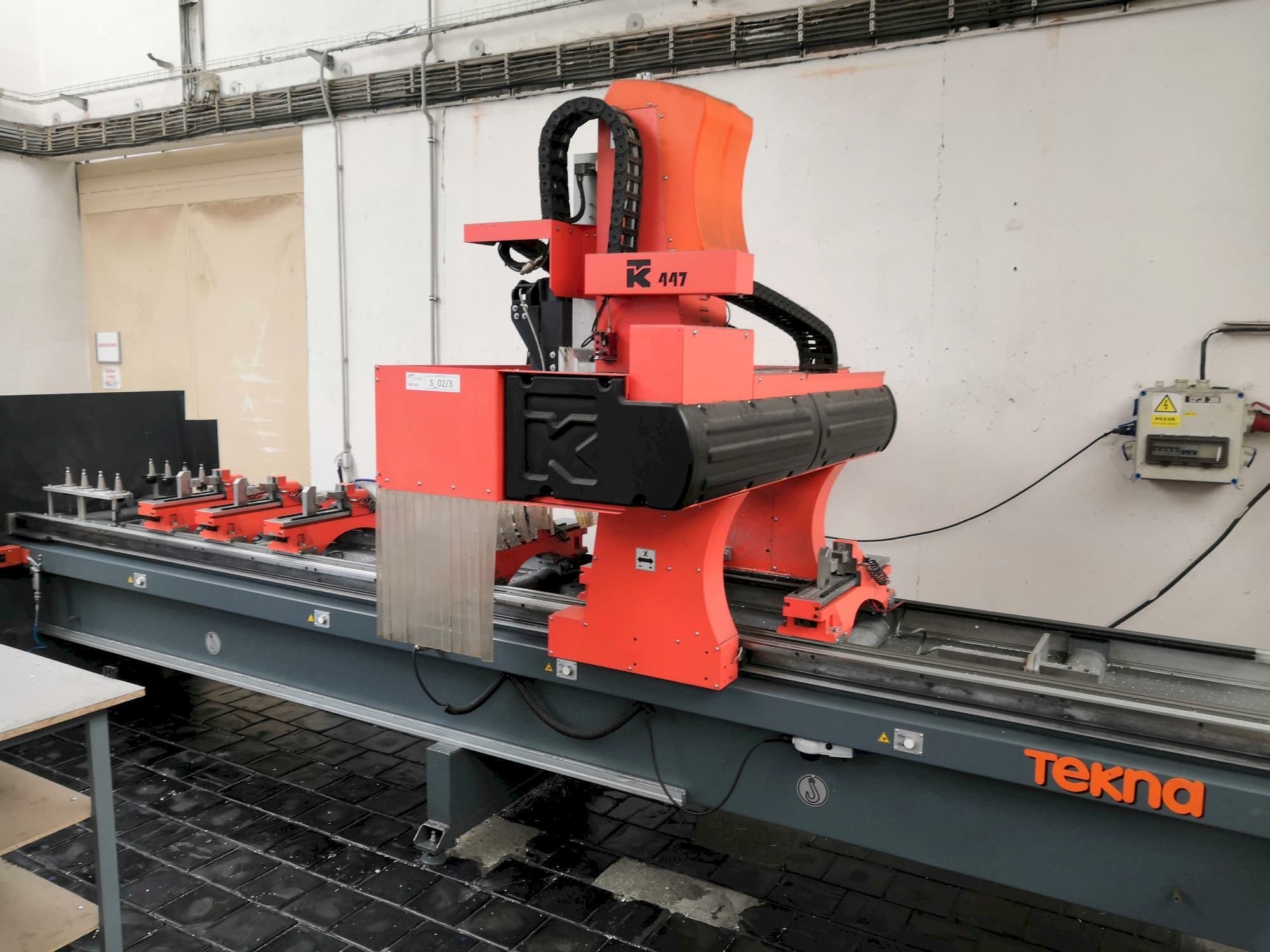 Koneen  Tekna TK447/4 etunäkymä