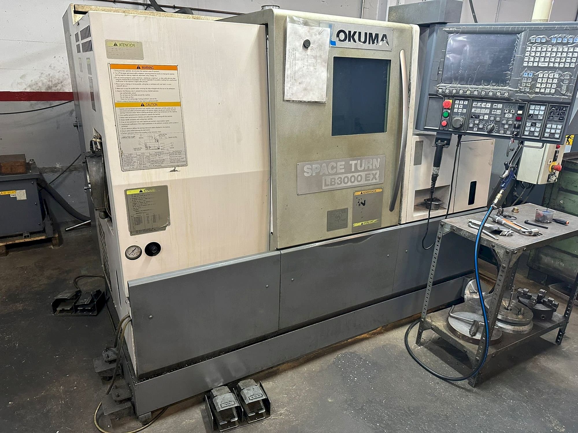Koneen  Okuma LB 3000EX etunäkymä