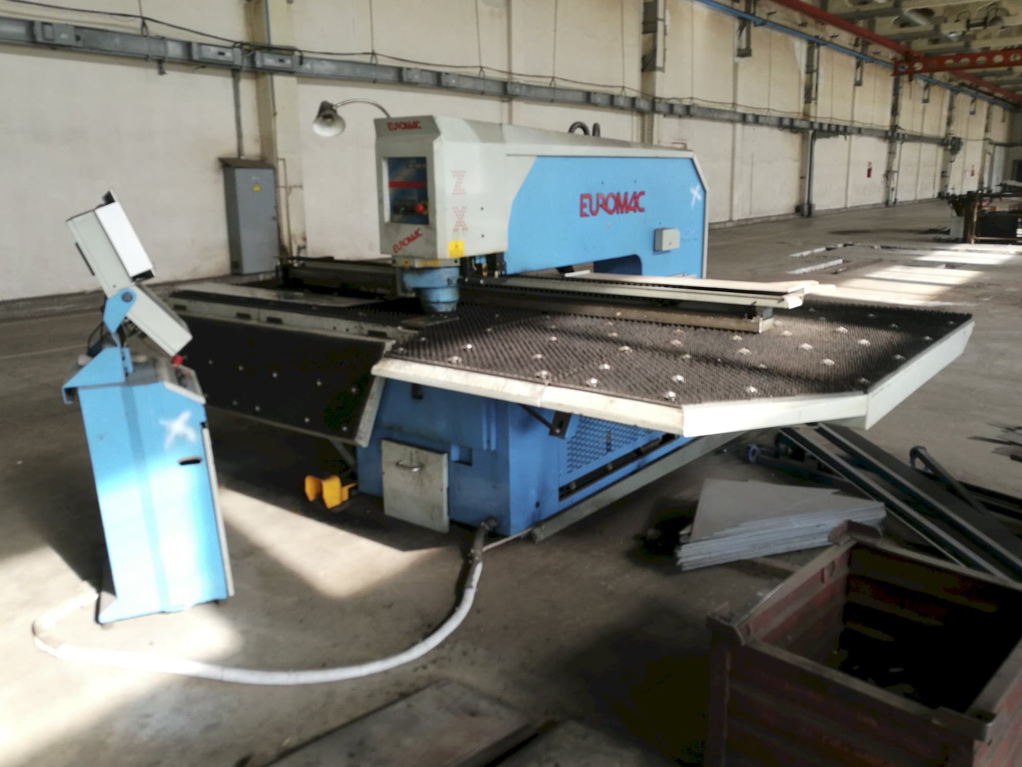 Koneen  Euromac oikea näkymä ZX 1250/30