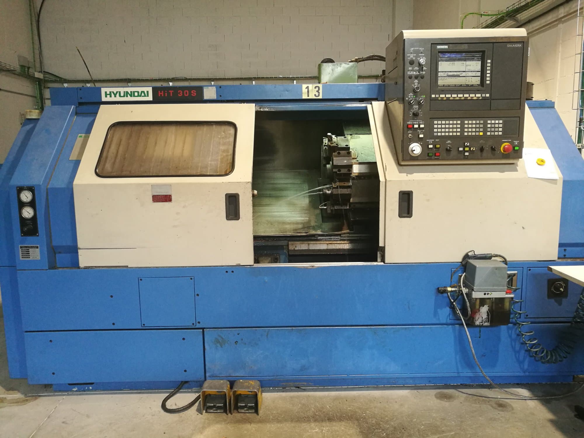 Koneen  Hyundai Kia etunäkymä HiT-30S