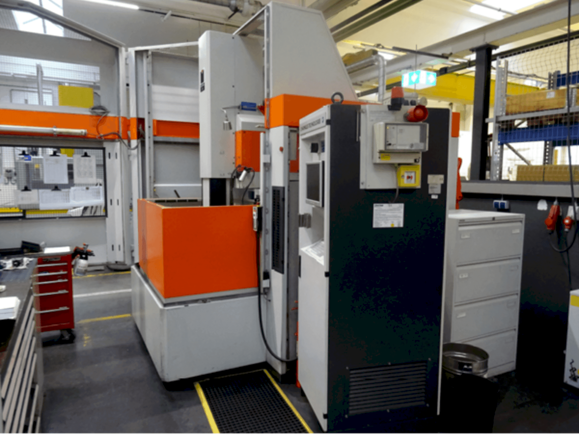 Koneen  CHARMILLES Roboform 41 etunäkymä