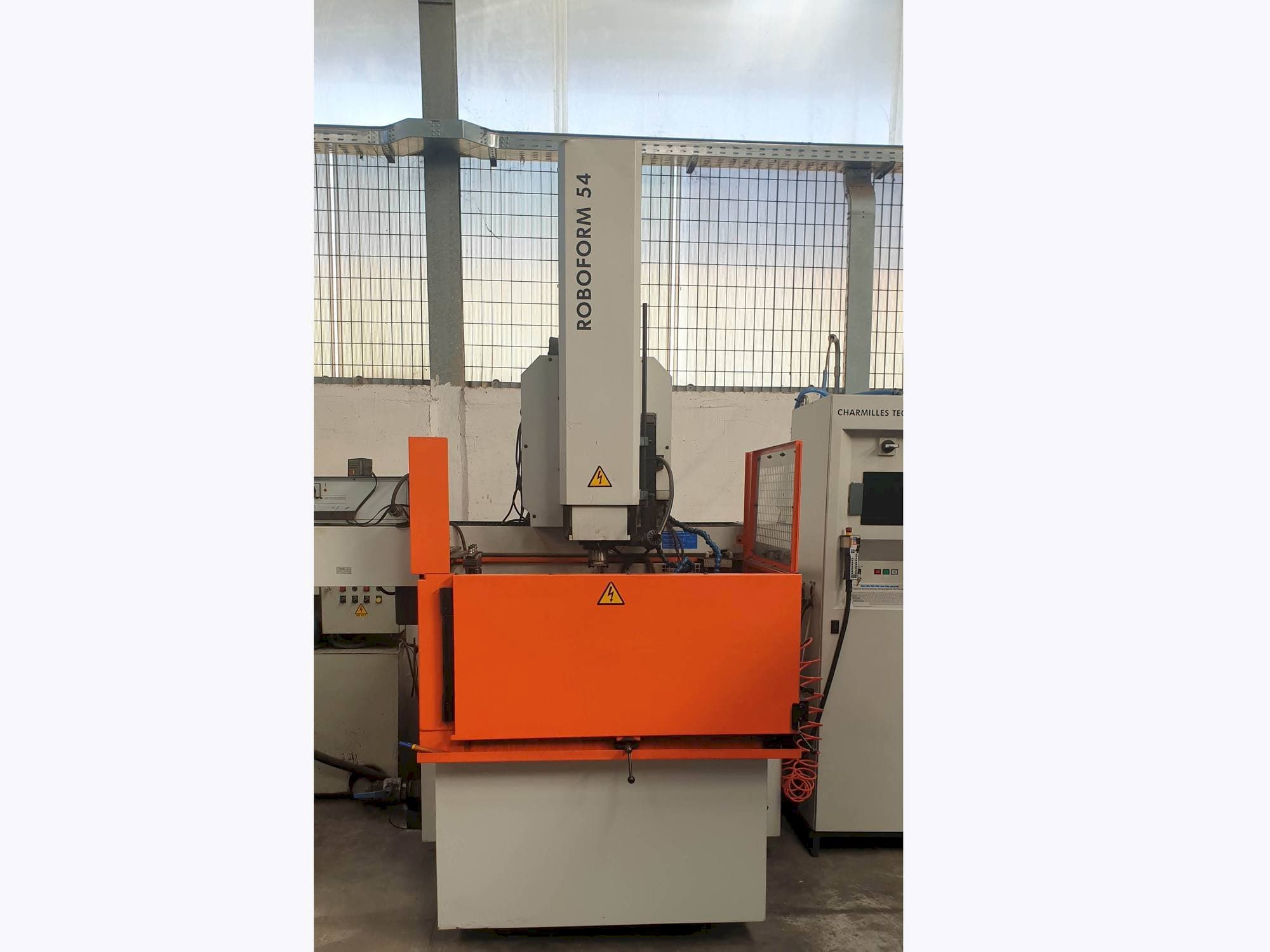 Koneen  CHARMILLES ROBOFORM 54 etunäkymä