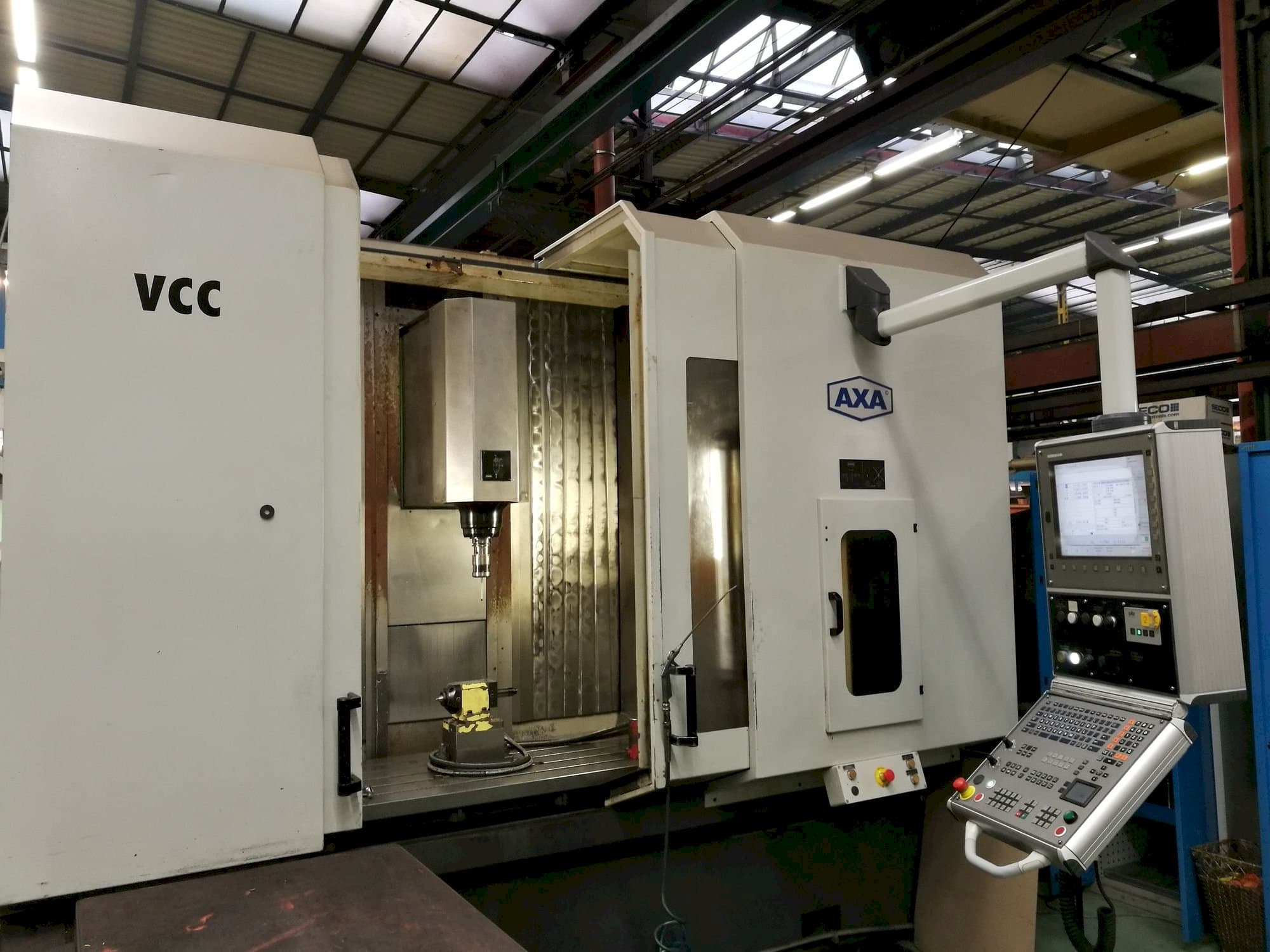 Koneen  AXA VCC 1200 etunäkymä