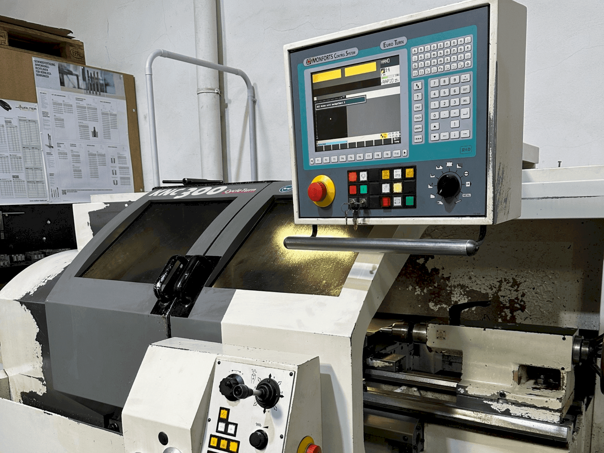 Koneen  Monforts KNC 300 CycleTurn etunäkymä