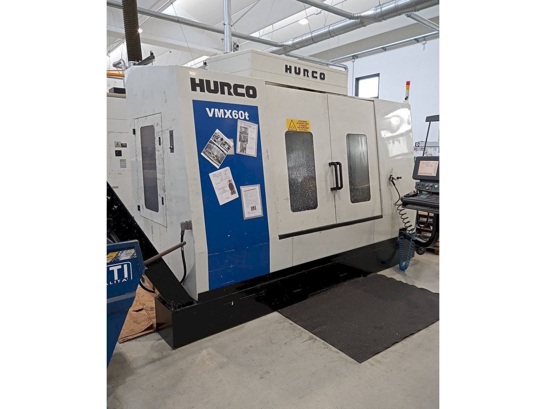 Koneen  Hurco VMX 60T etunäkymä