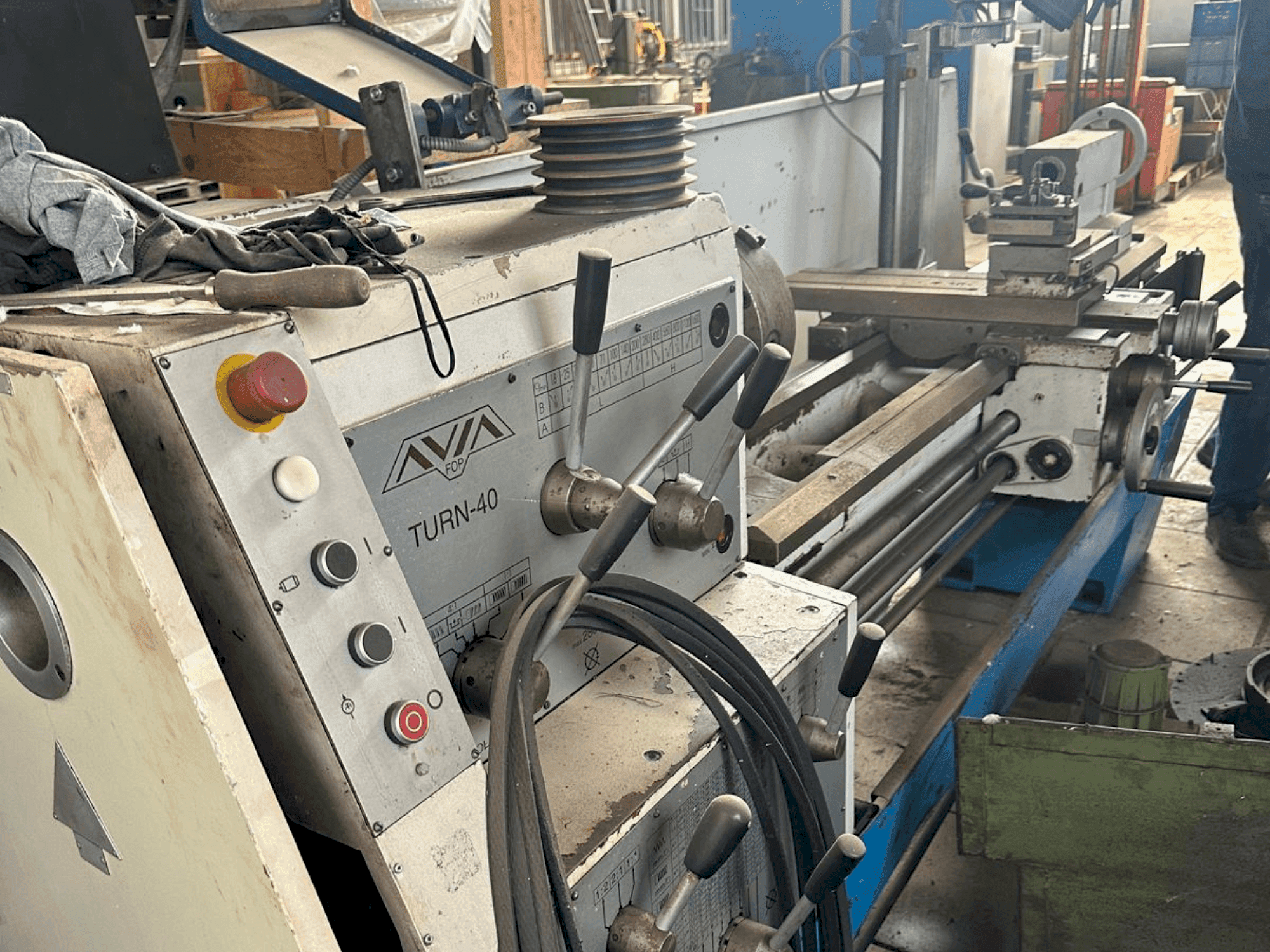 Koneen  Avia									 TURN-40 etunäkymä