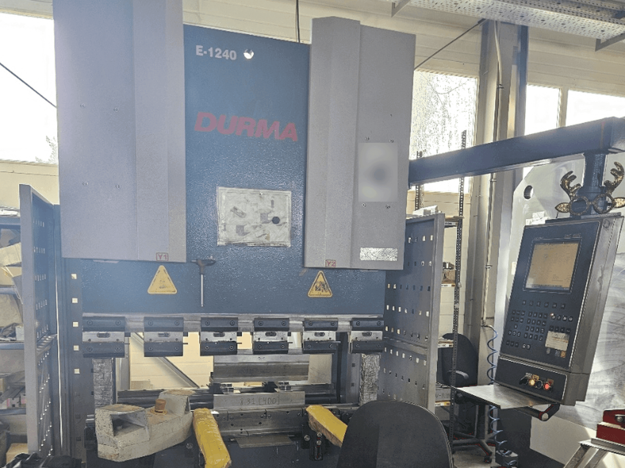 Koneen  Durma E 1240 etunäkymä