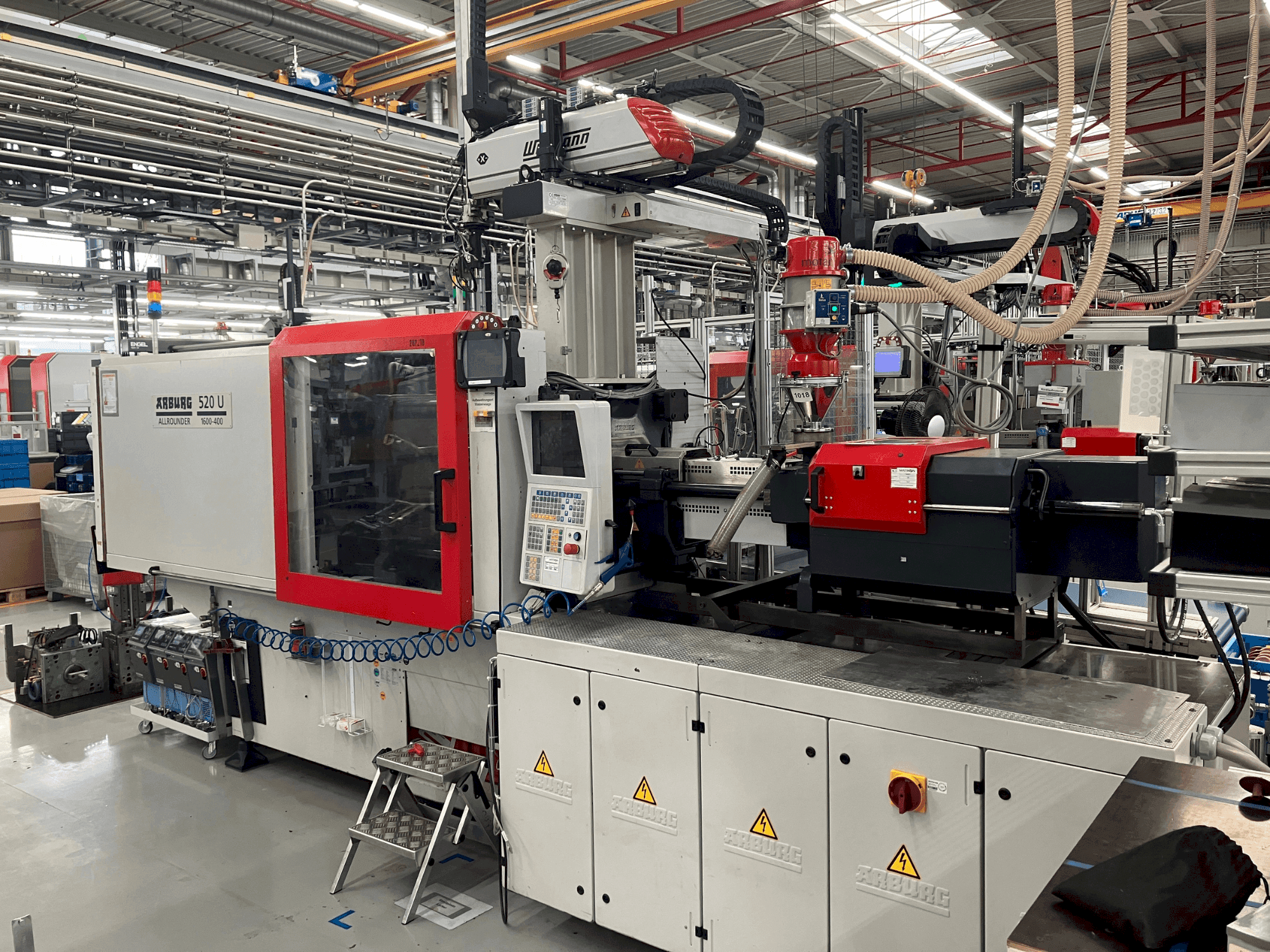 Koneen  Arburg Allrounder 520 U 1600-400 etunäkymä