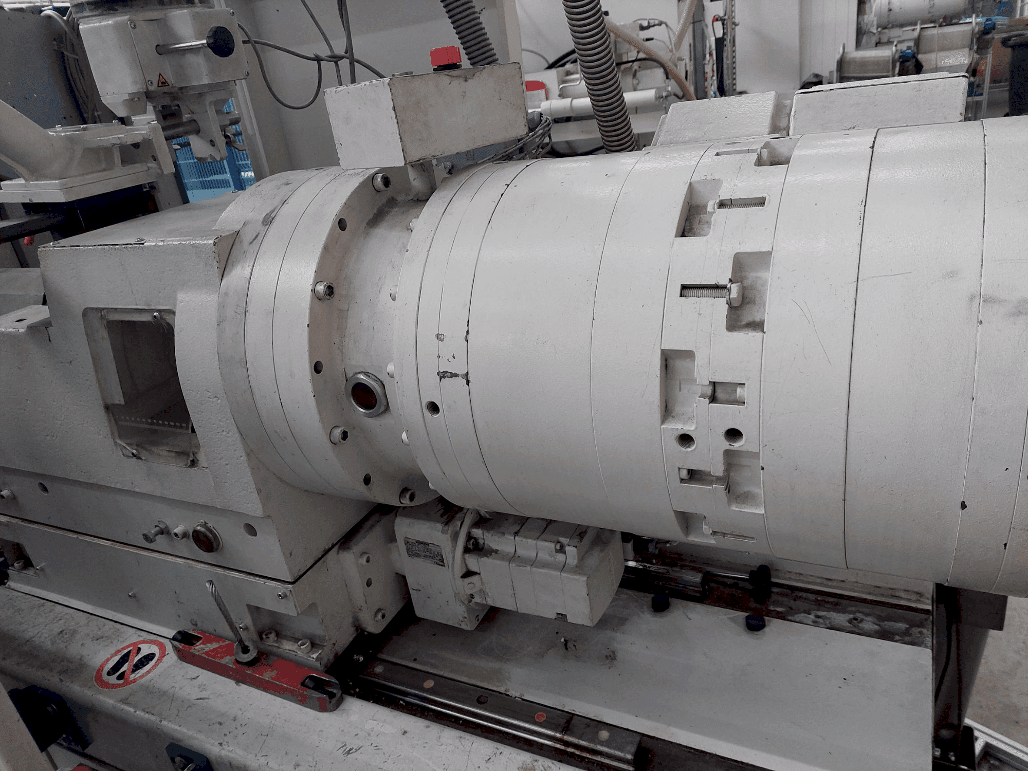 Koneen  Krauss Maffei 80-180 EX etunäkymä