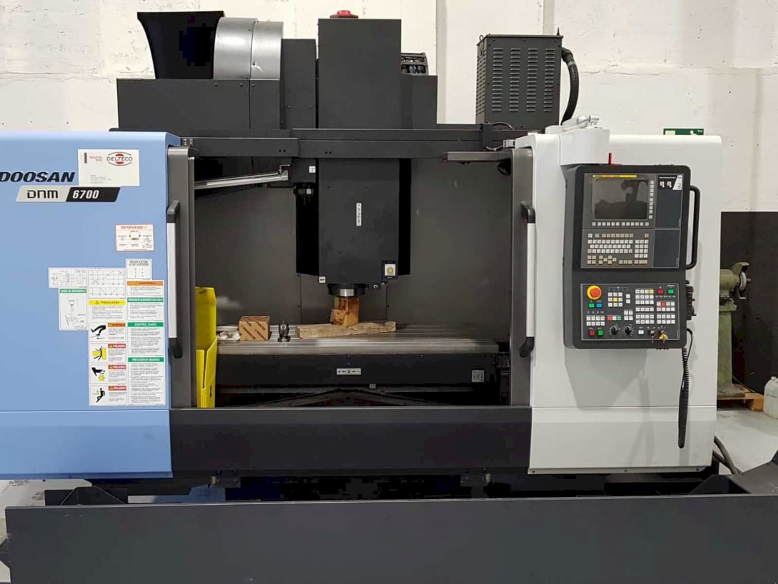 Koneen  Doosan DNM 6700 etunäkymä