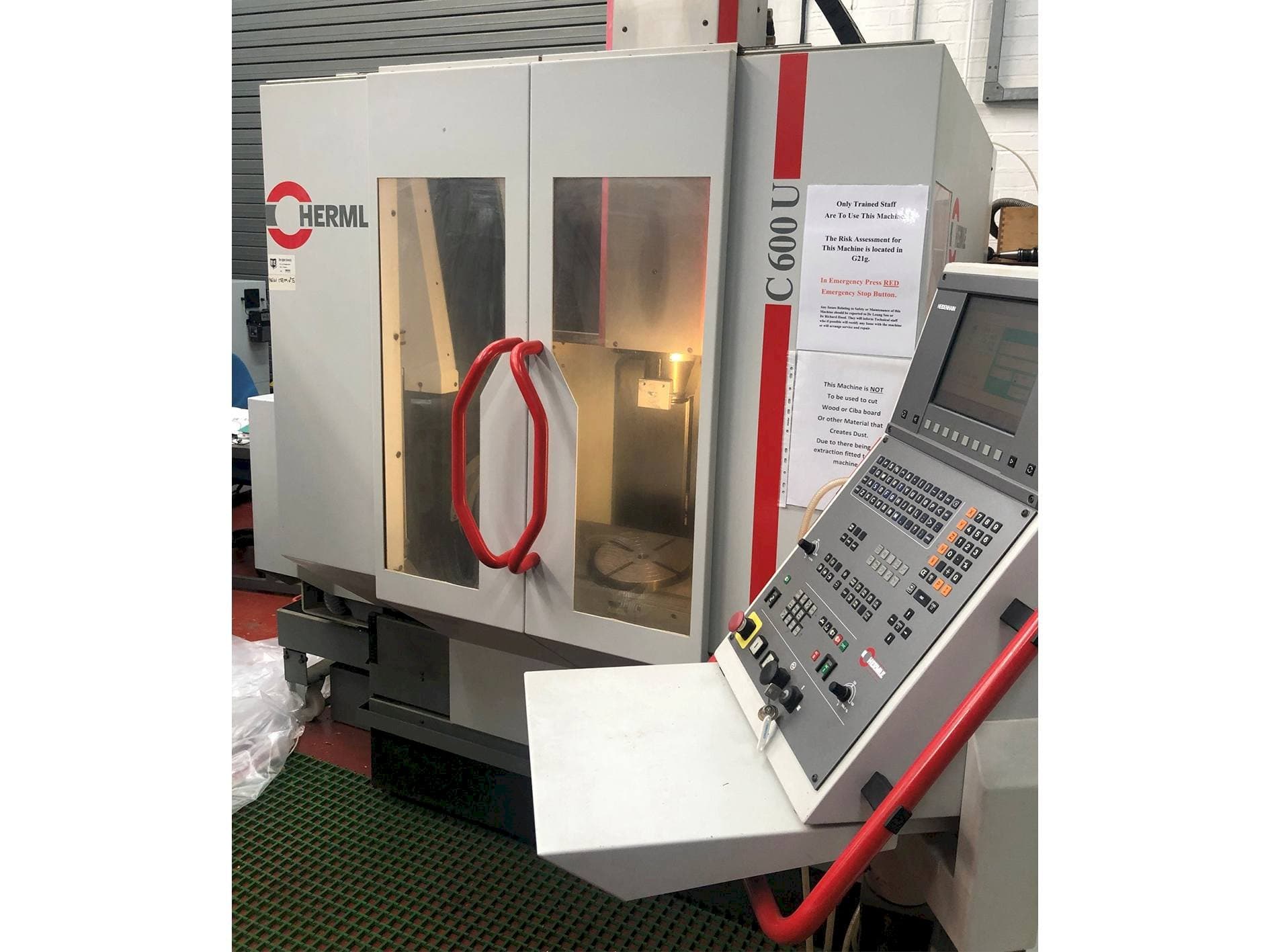 Koneen  HERMLE B 600 U etunäkymä