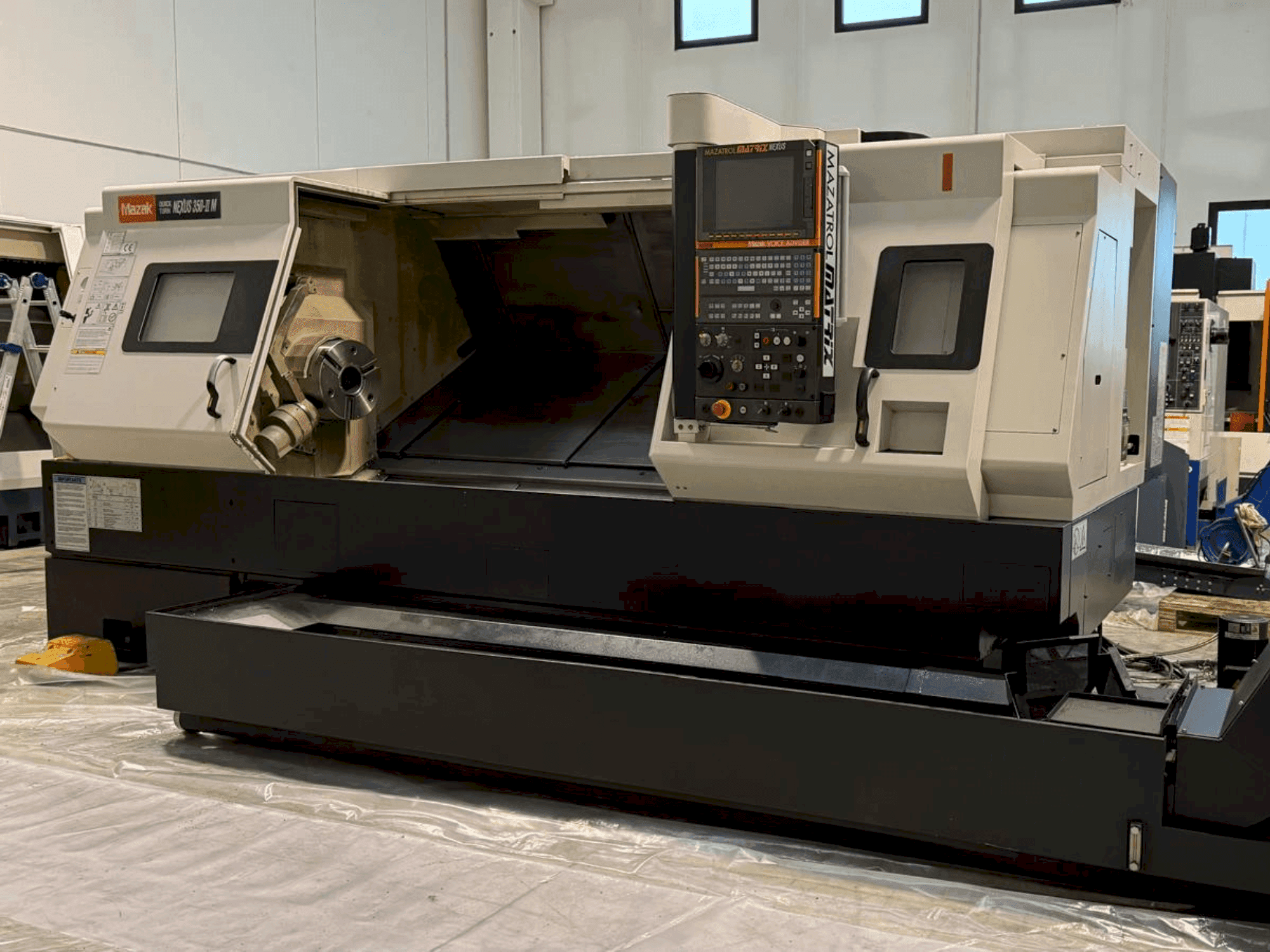 Koneen  Mazak QT Nexus 350 II M etunäkymä