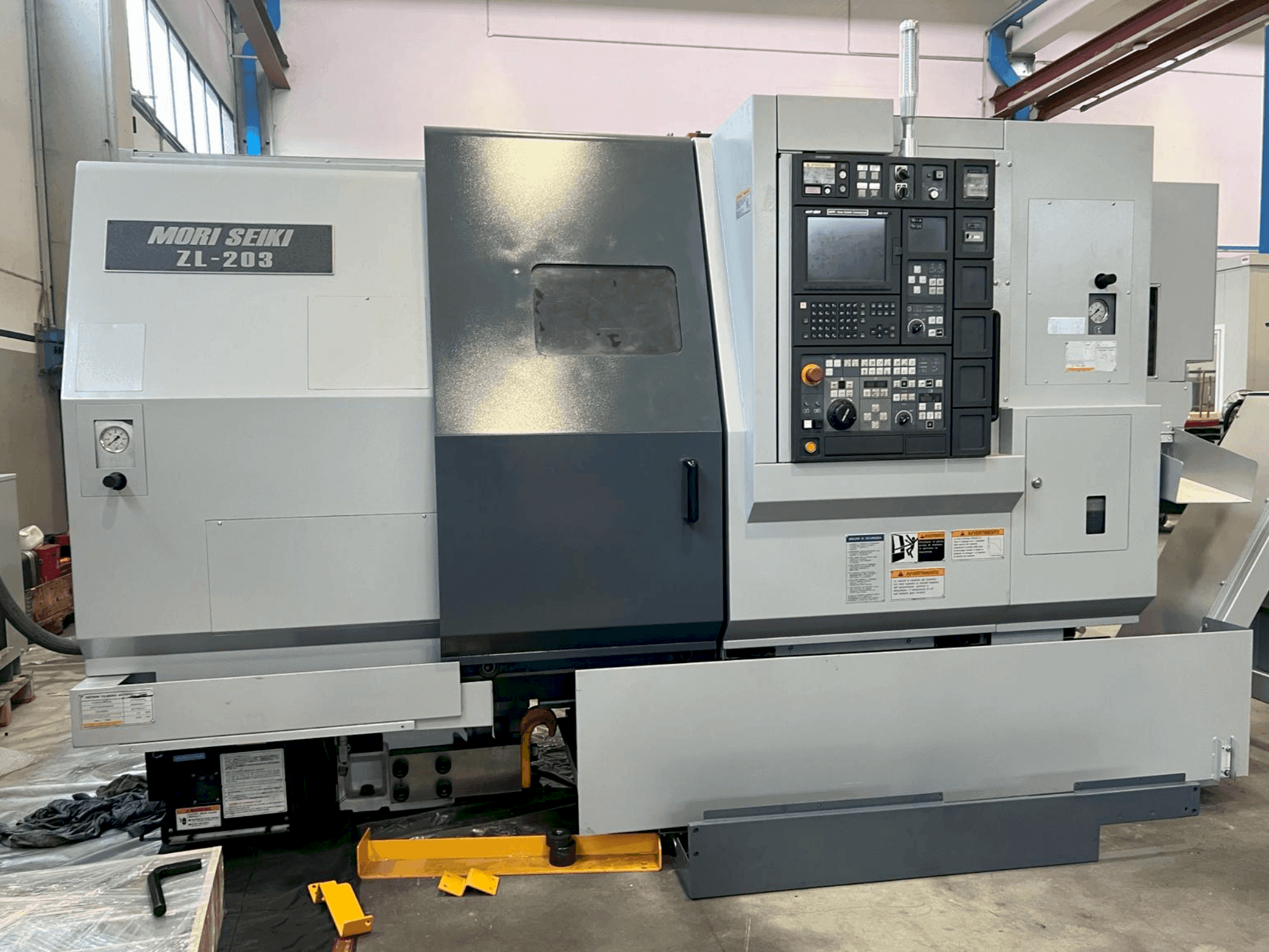 Koneen  MORI SEIKI ZL-203SMC etunäkymä