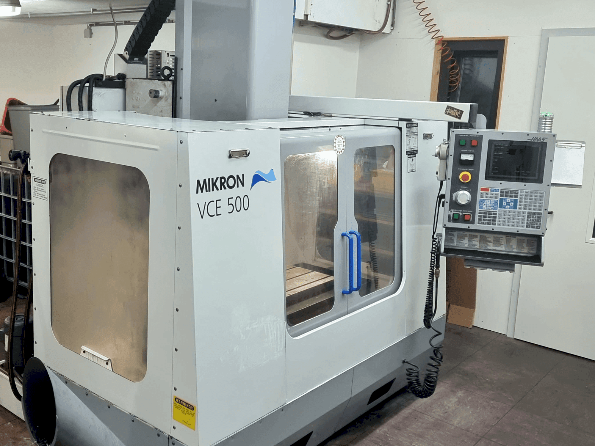 Koneen  HAAS VCE 550 etunäkymä