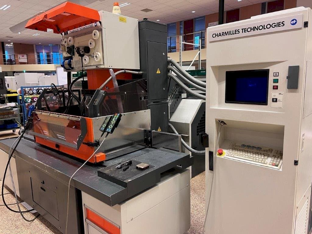 Koneen  CHARMILLES Robofil FI6020 CSL2 etunäkymä