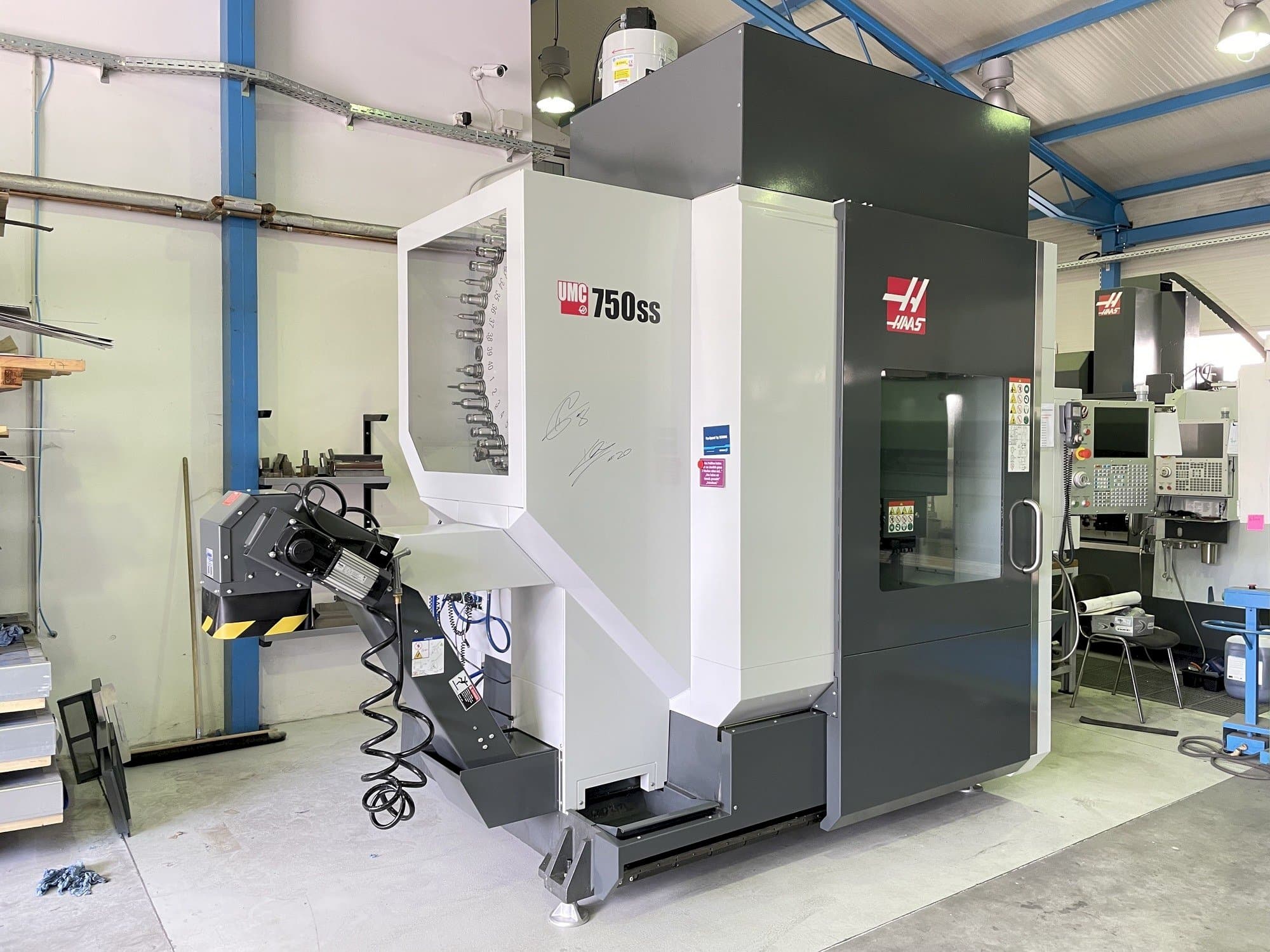 Koneen  HAAS UMC 750 SS etunäkymä