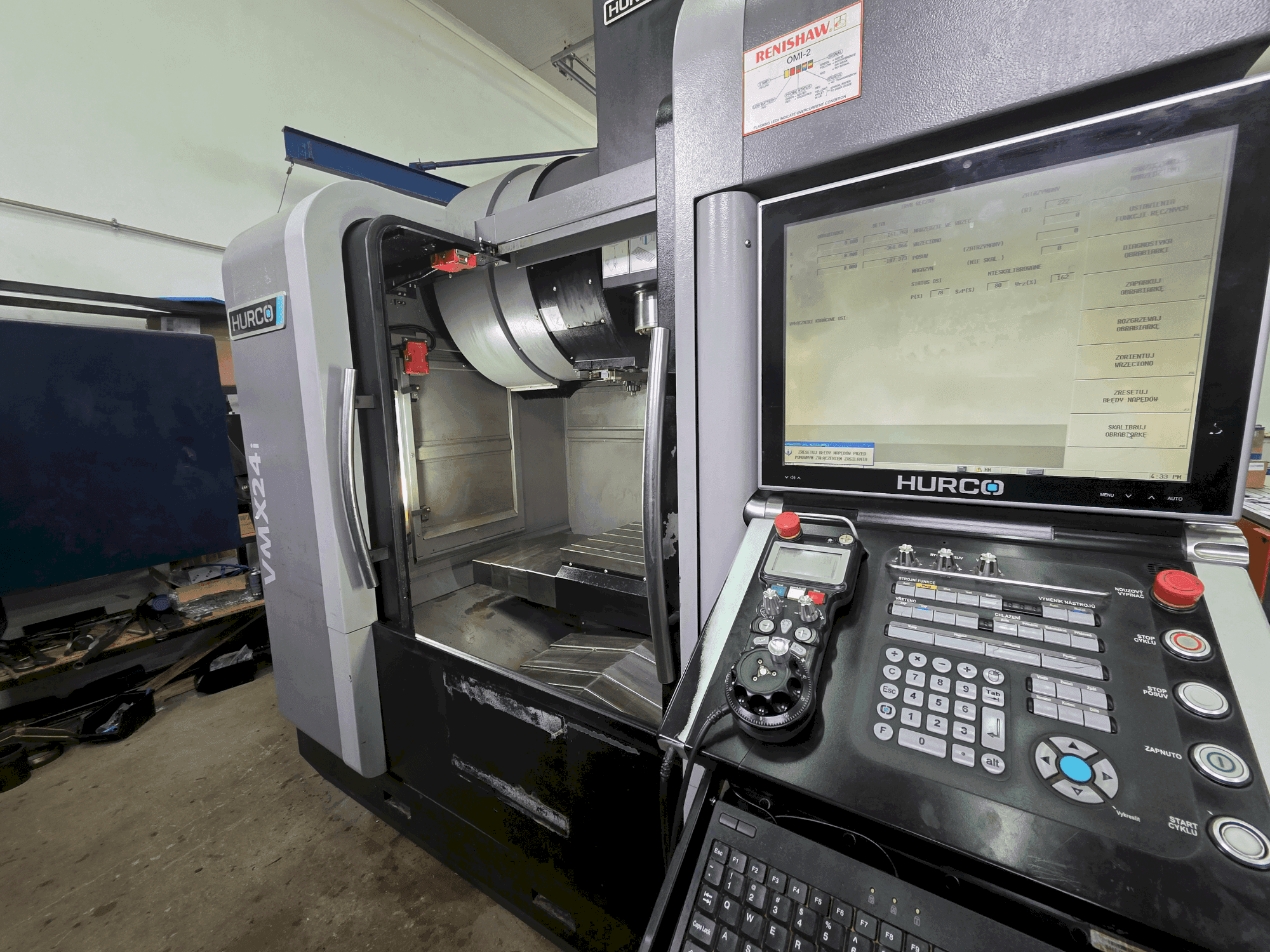 Koneen  Hurco VMX 24i etunäkymä