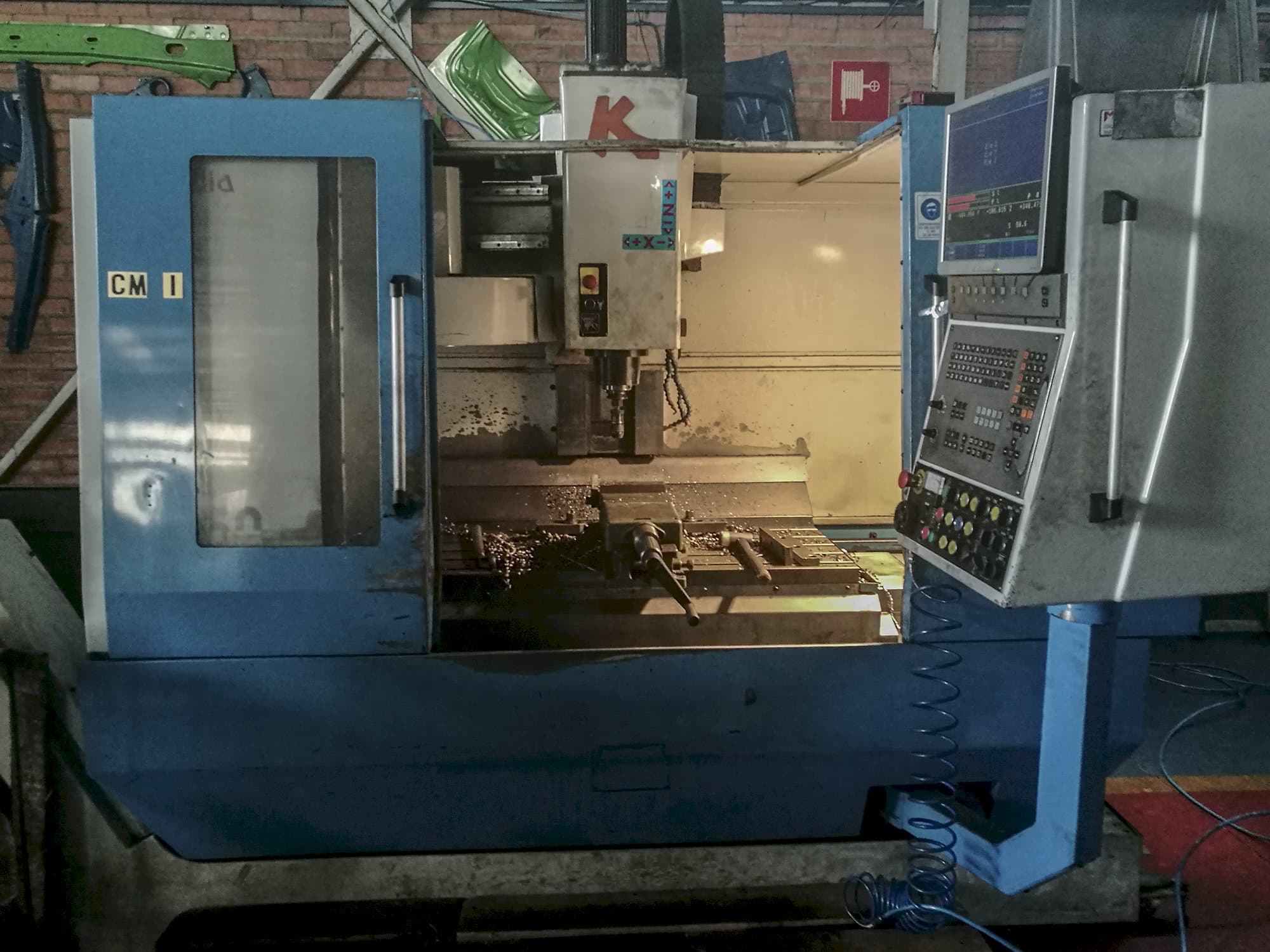 Koneen  KONDIA etunäkymä B-1050