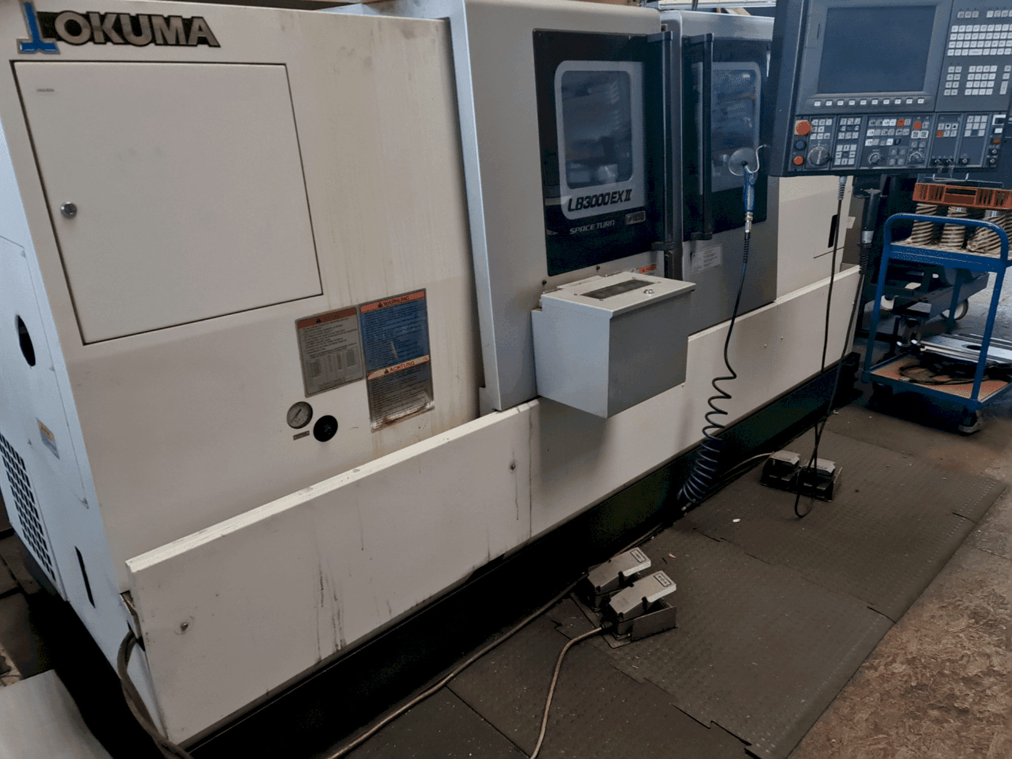 Koneen  Okuma LB3000 EX II etunäkymä