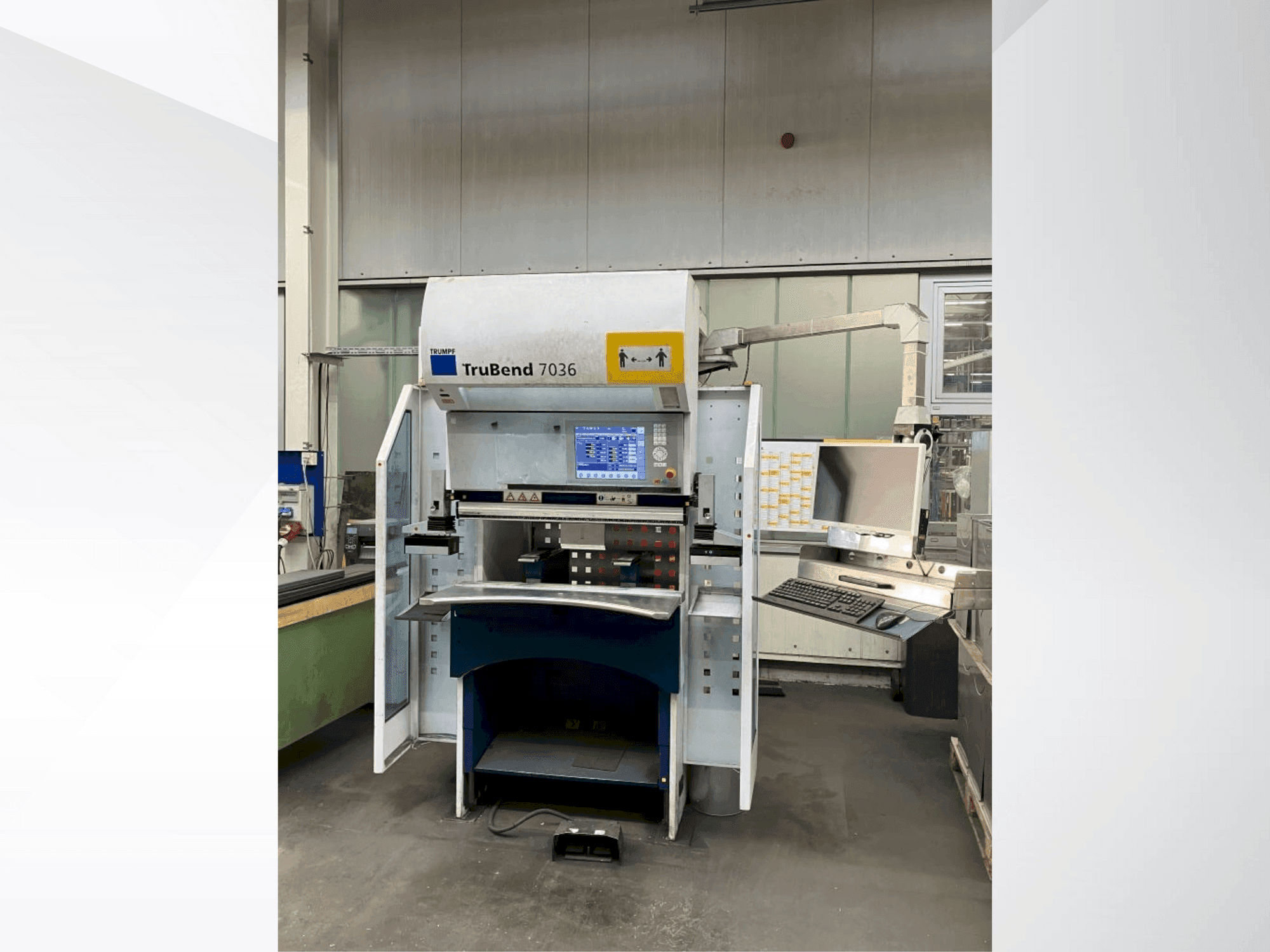 Koneen  TRUMPF TruBend 7036 etunäkymä