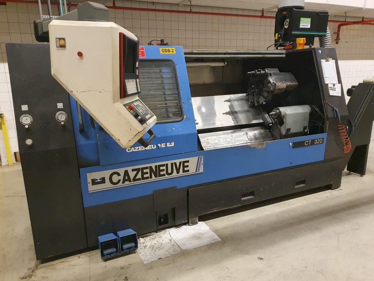 Koneen  CAZENEUVE  CT320 etunäkymä