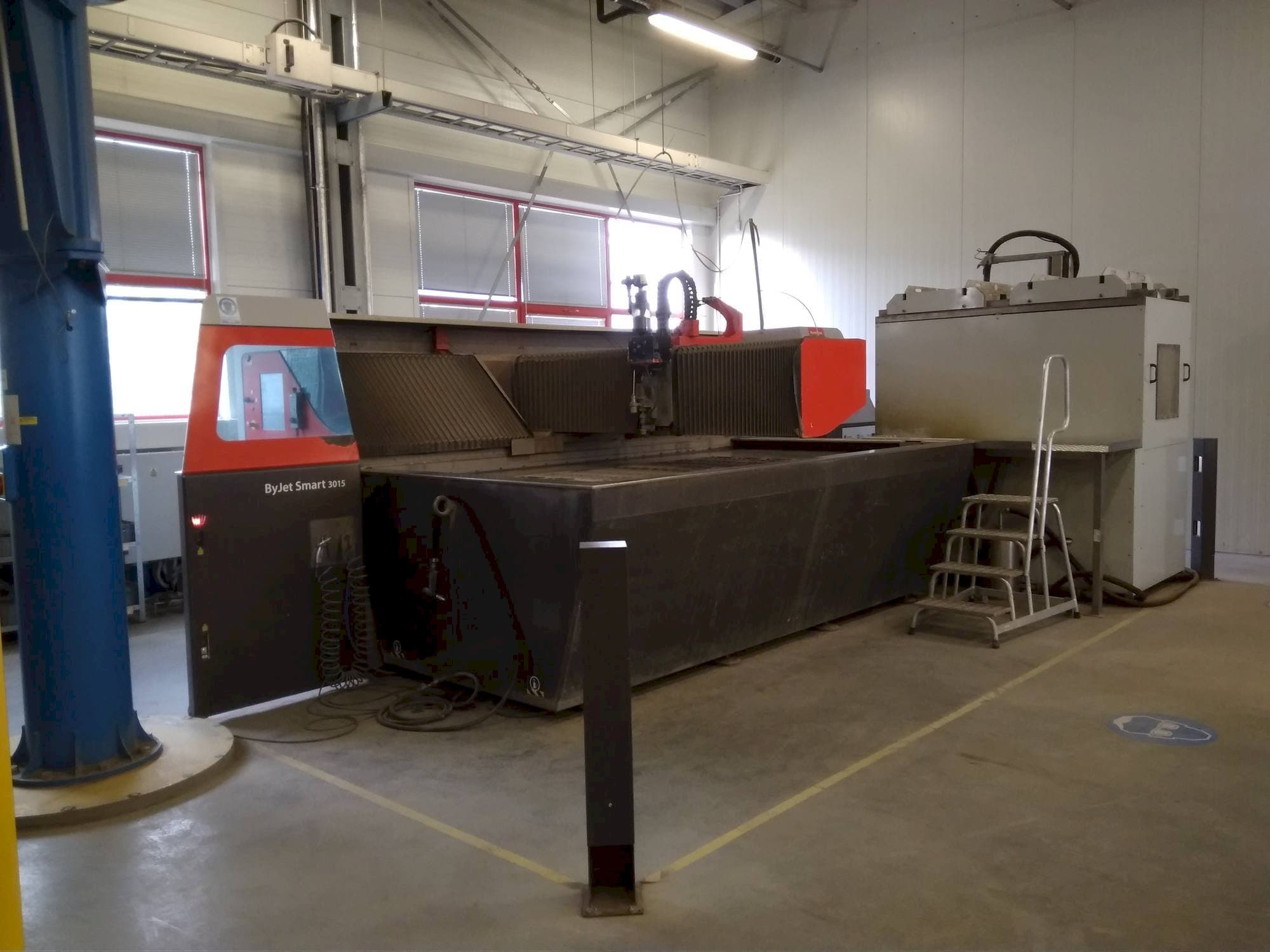 Koneen  Bystronic ByJet Smart 3015 etunäkymä