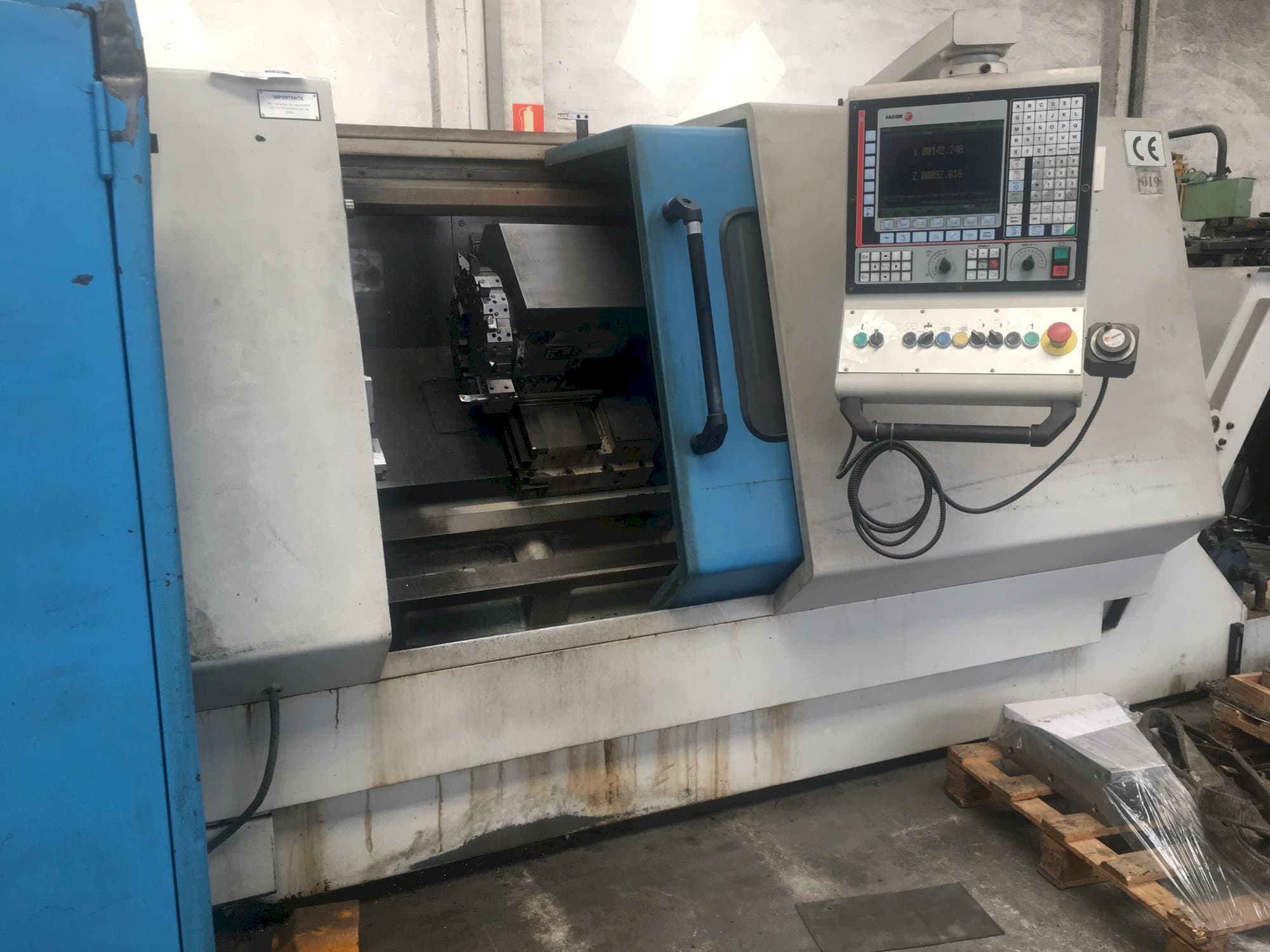 Koneen  Lealde TCN10-L etunäkymä