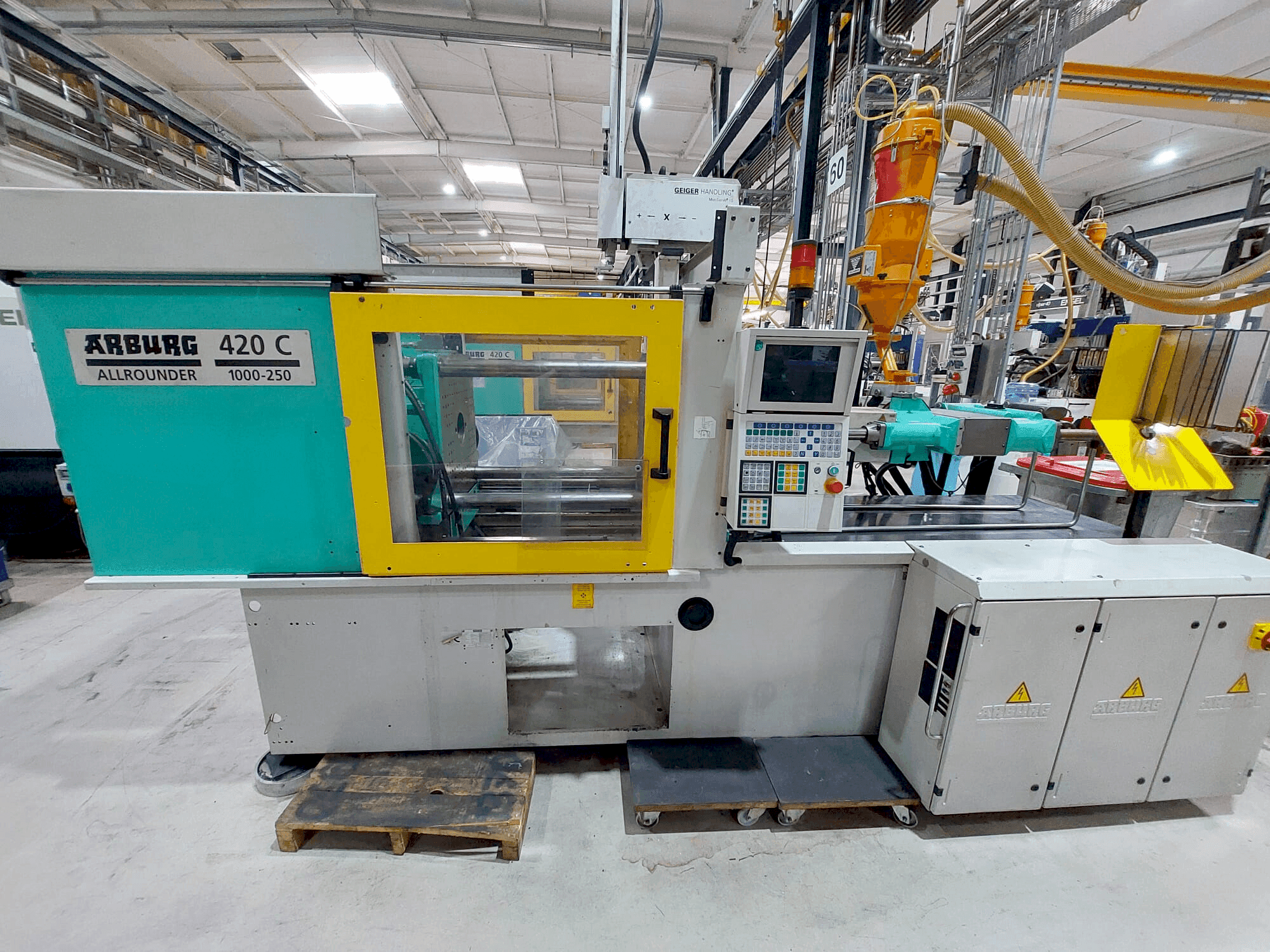 Koneen  Arburg 420C-1000-250 etunäkymä