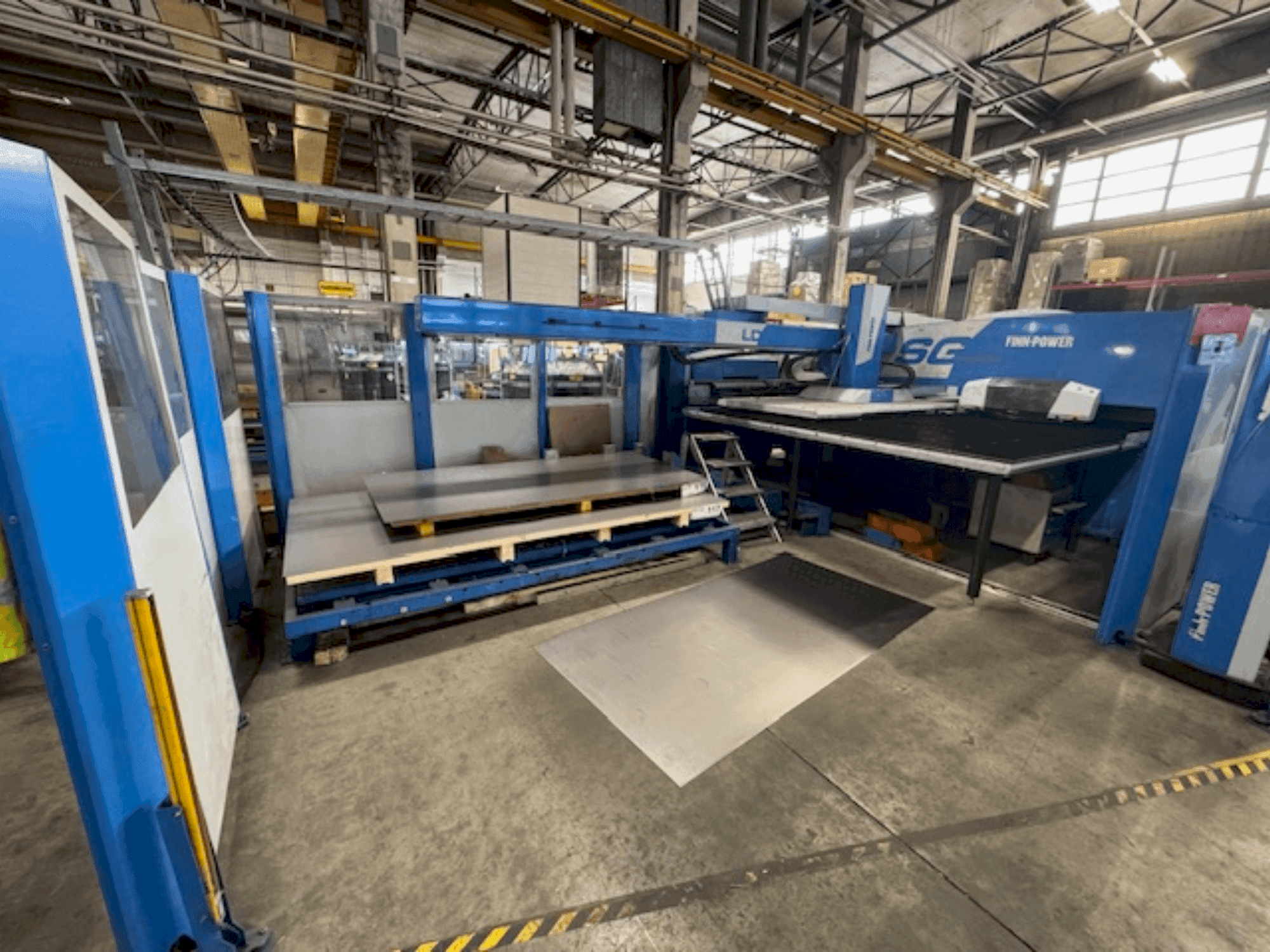 Koneen  Finn-Power SG-6 etunäkymä