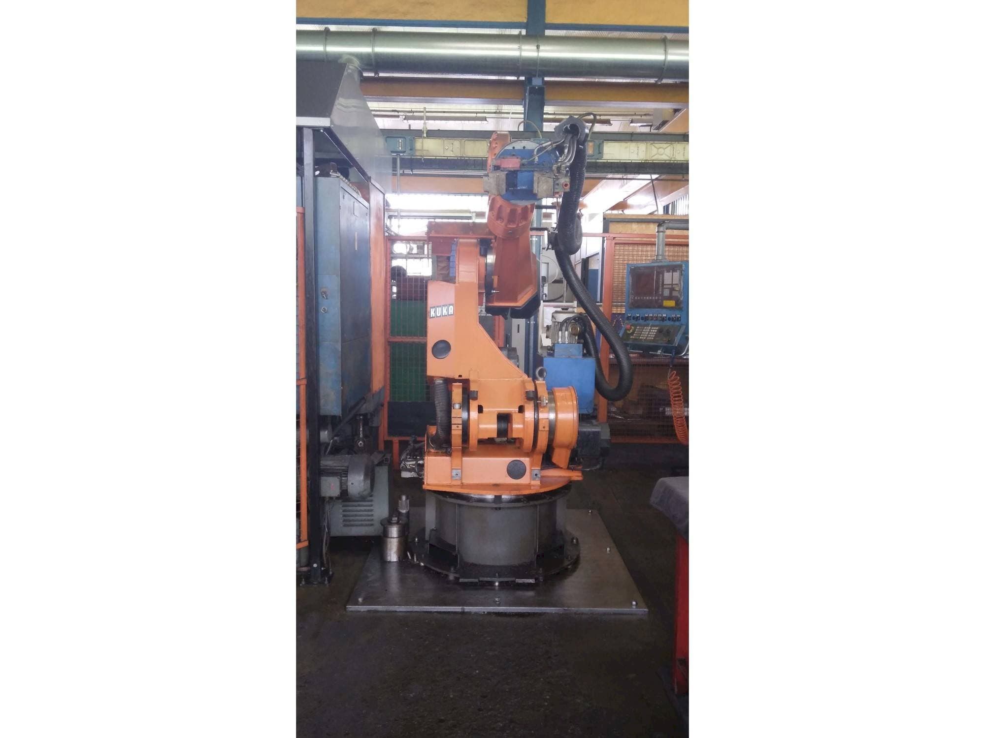 Koneen  KUKA IR 760/120.0 etunäkymä
