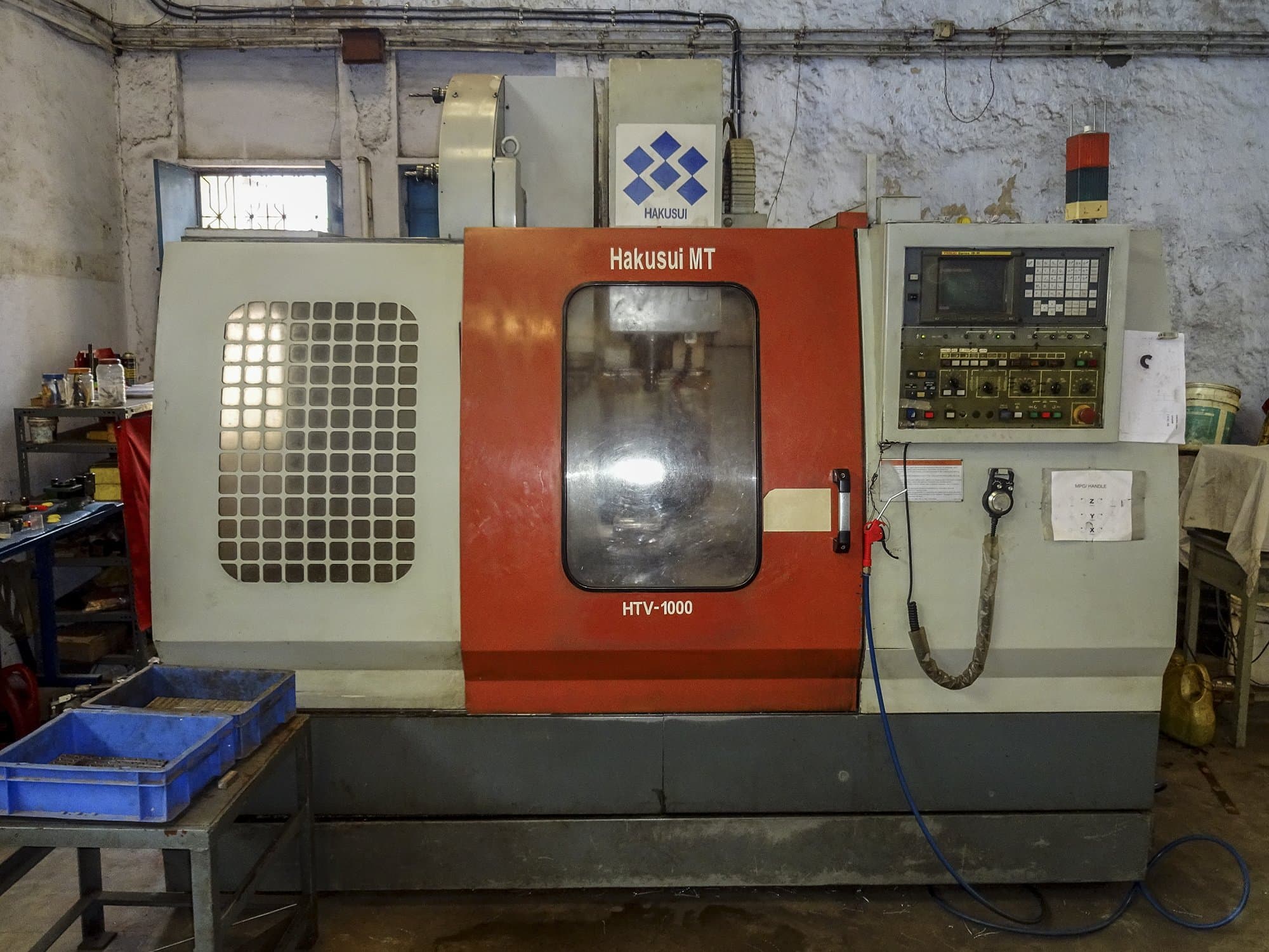Koneen  HAKUSUI etunäkymä HTV-1000
