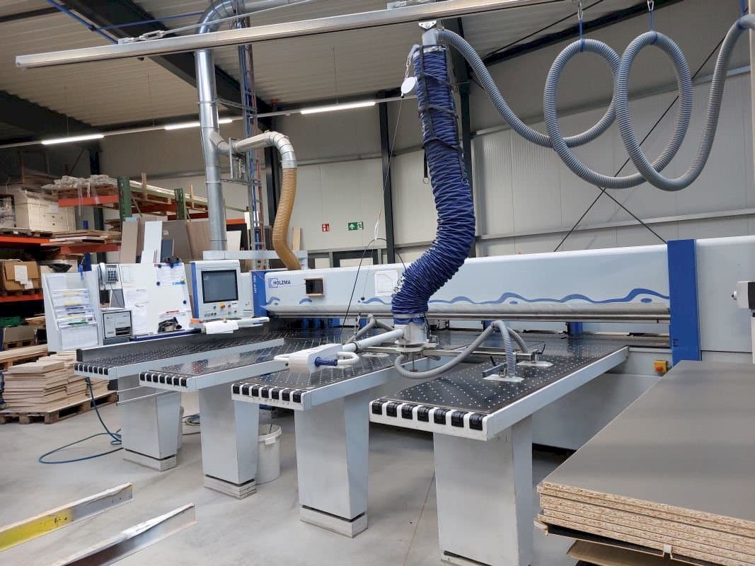 Koneen  HOLZMA HPP 380 etunäkymä