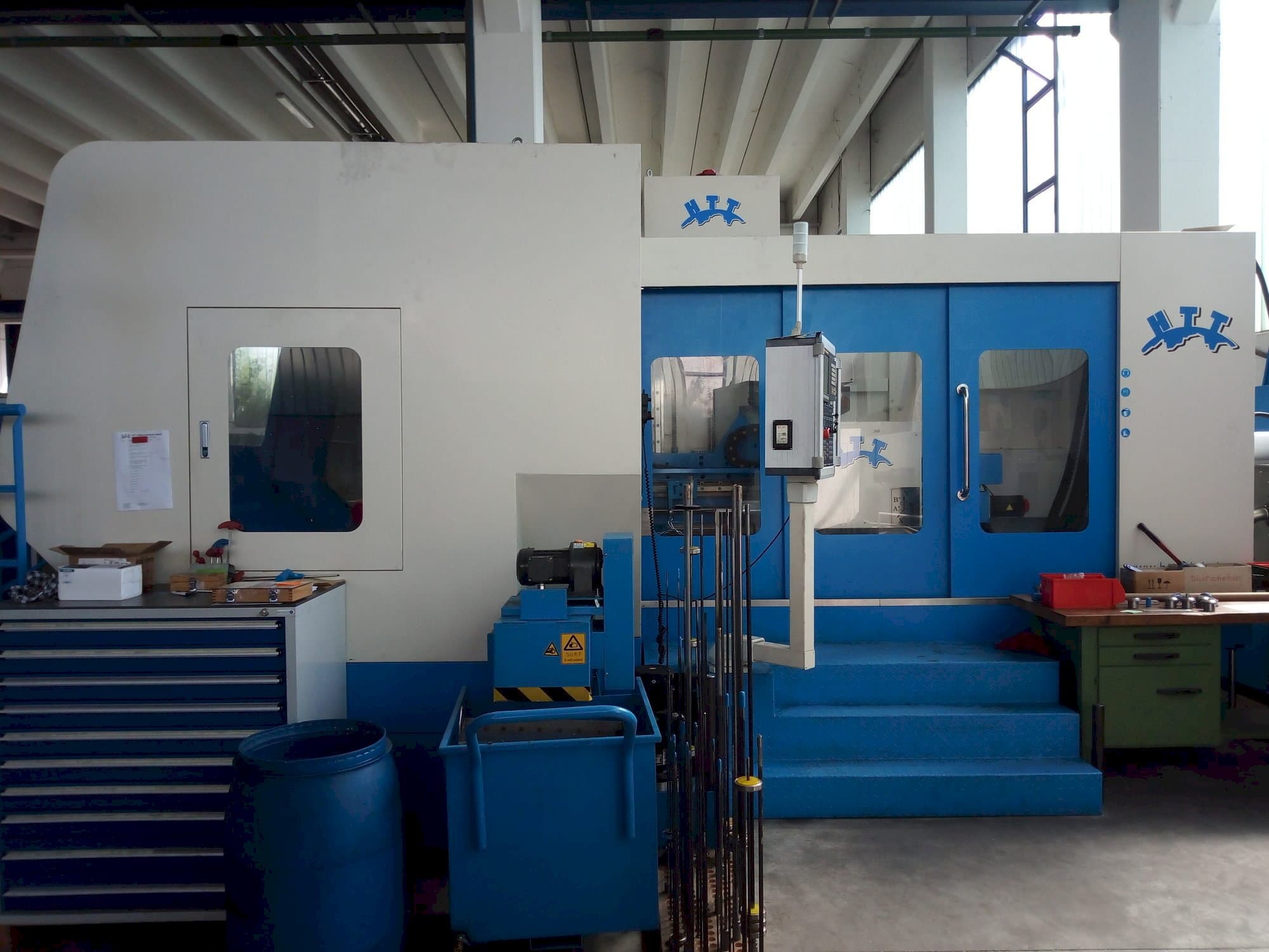 Koneen  HTT KBR6-1008 etunäkymä