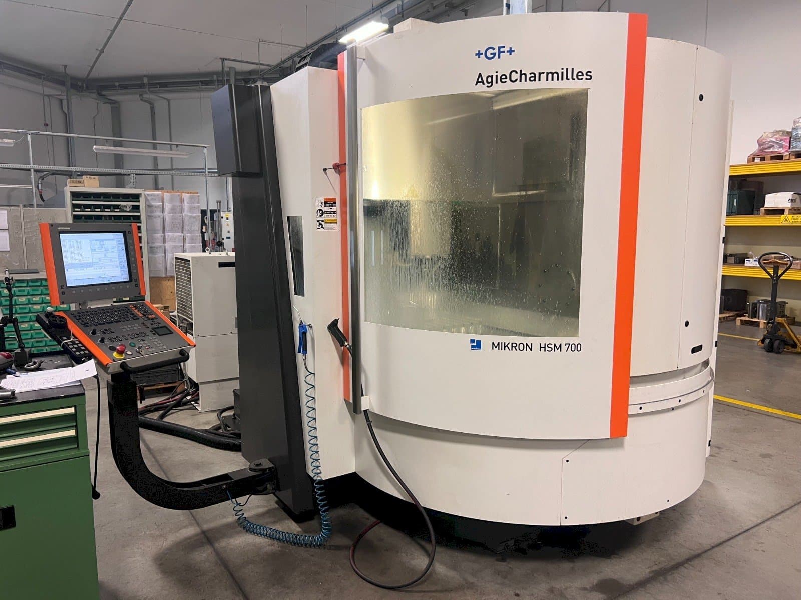Koneen  AgieCharmilles MIKRON HSM 700 etunäkymä