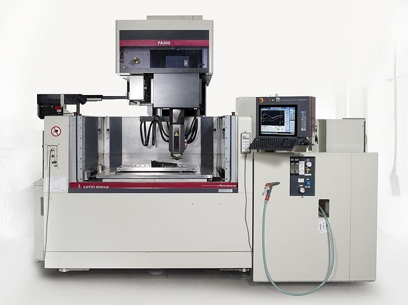 Koneen  Mitsubishi FA 30S Advance etunäkymä