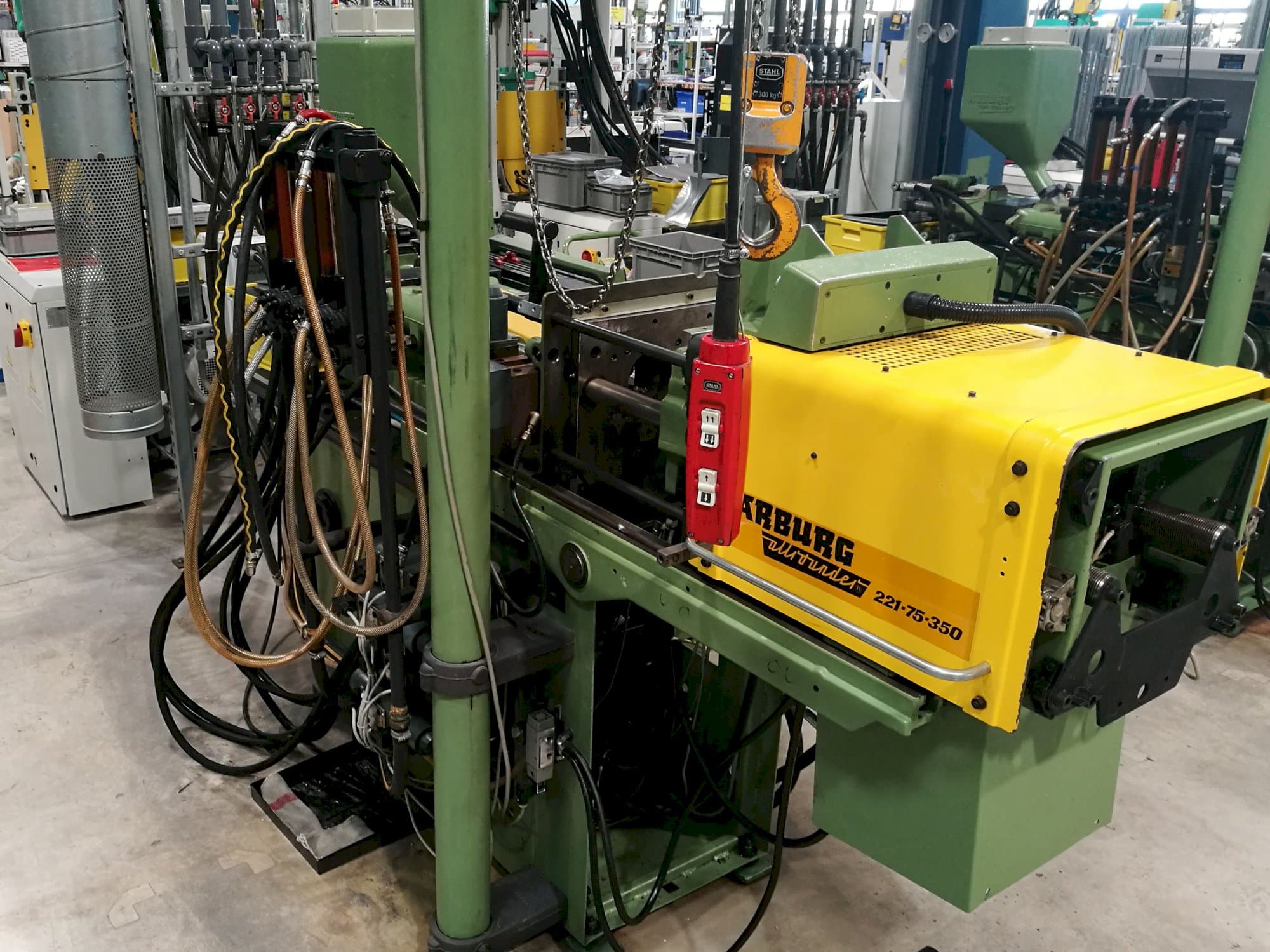 Koneen  Arburg oikea näkymä Allrounder 221-75-350