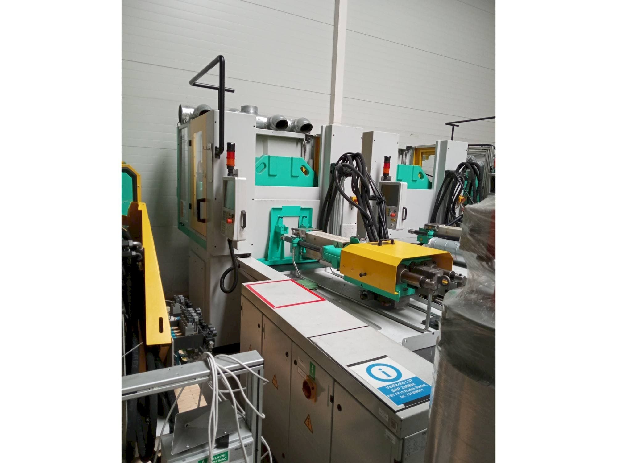 Koneen  Arburg Allrounder 1200T-800-150 etunäkymä