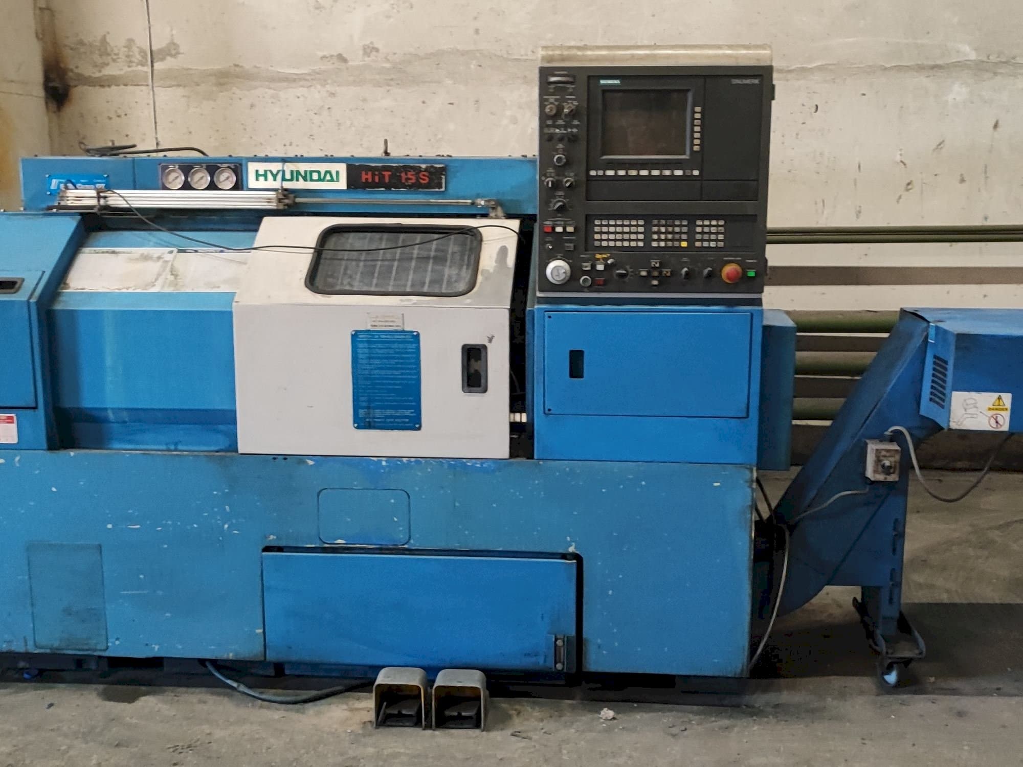 Koneen  Hyundai HIT15s etunäkymä