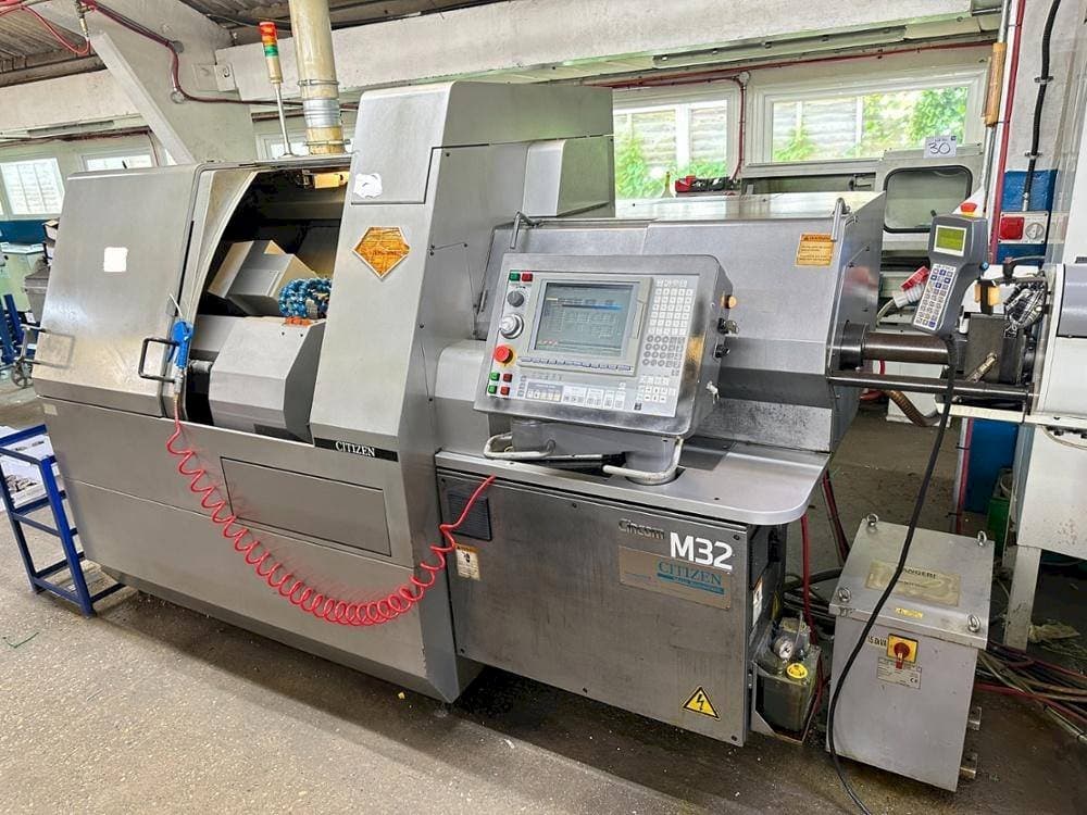 Koneen  Citizen M32V etunäkymä