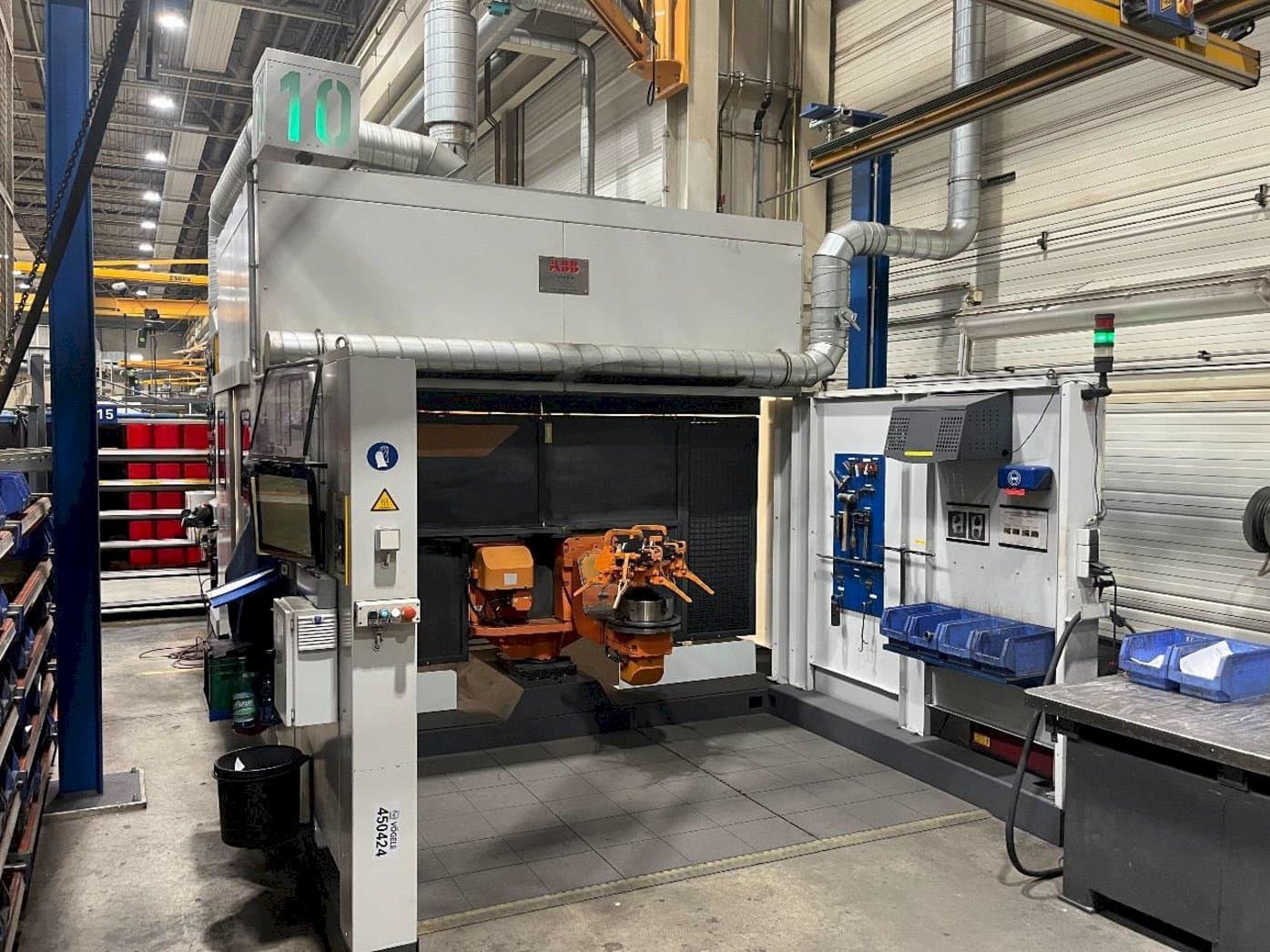 Koneen  ABB  etunäkymä