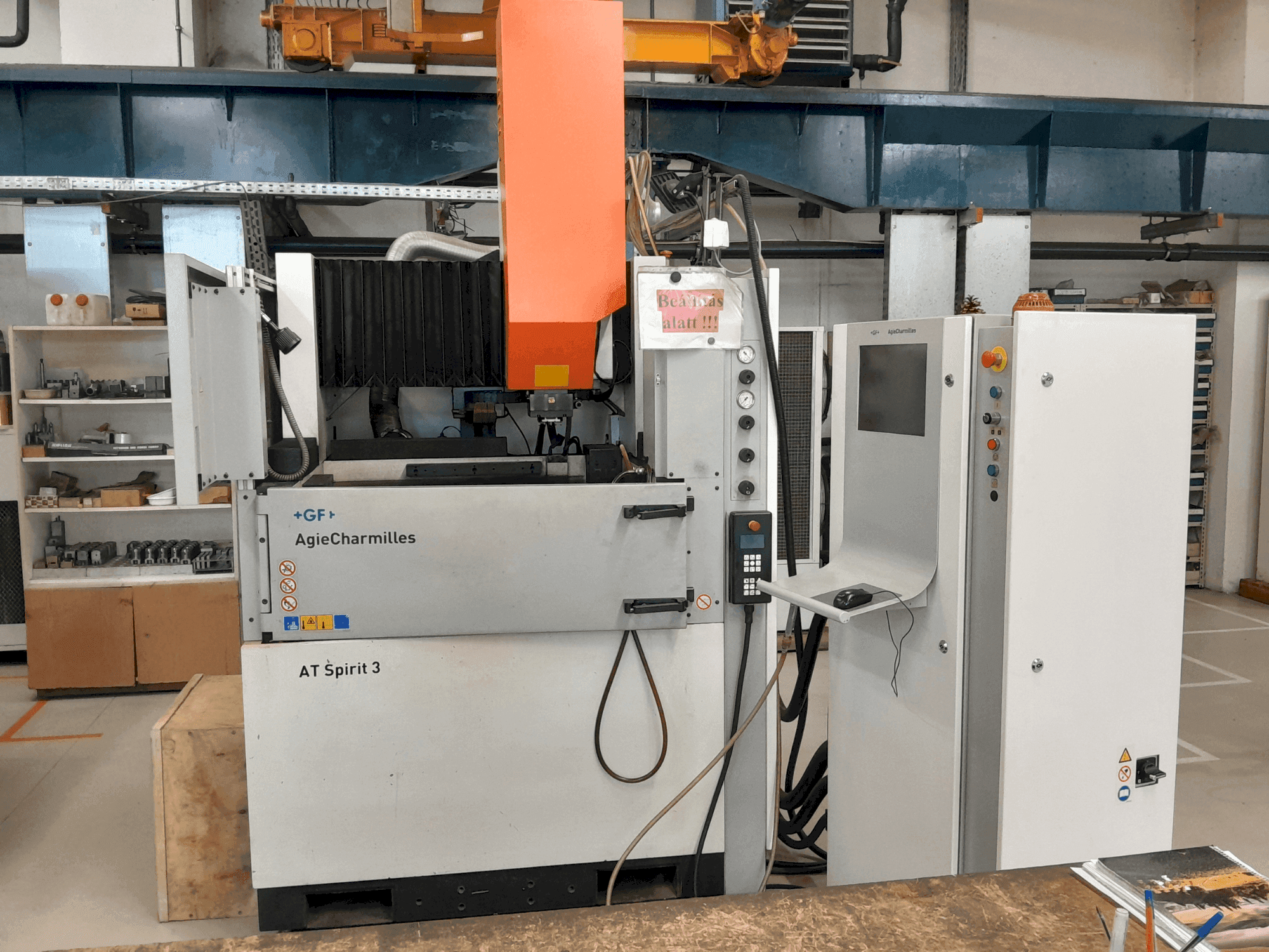 Koneen  AgieCharmilles Spirit 3 etunäkymä