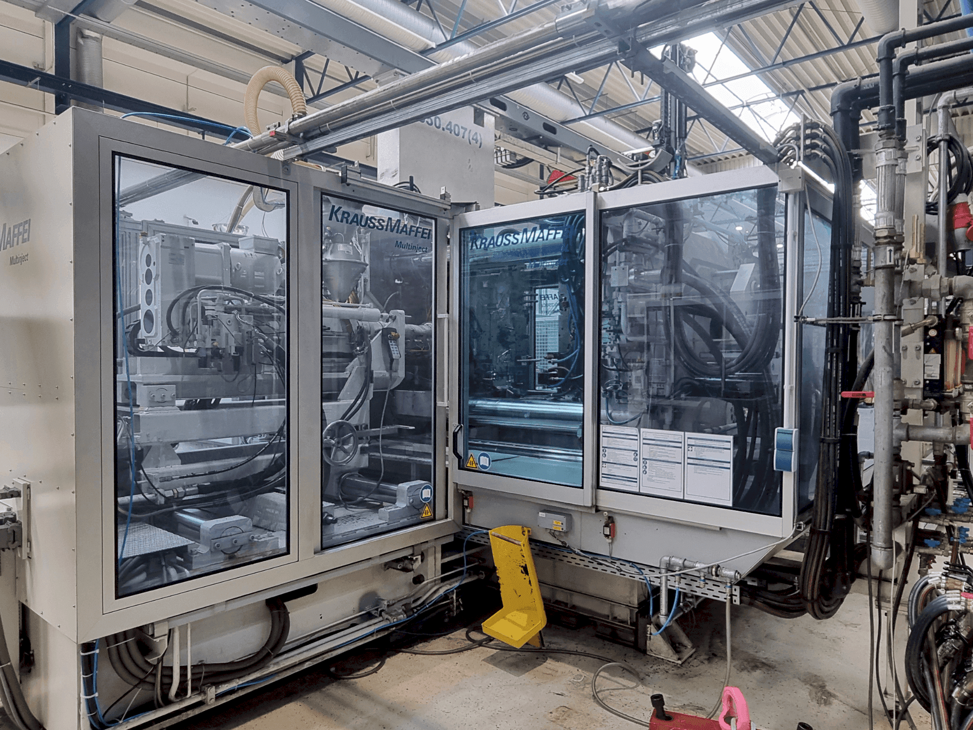 Koneen  Krauss Maffei 650-2700-390 CL etunäkymä