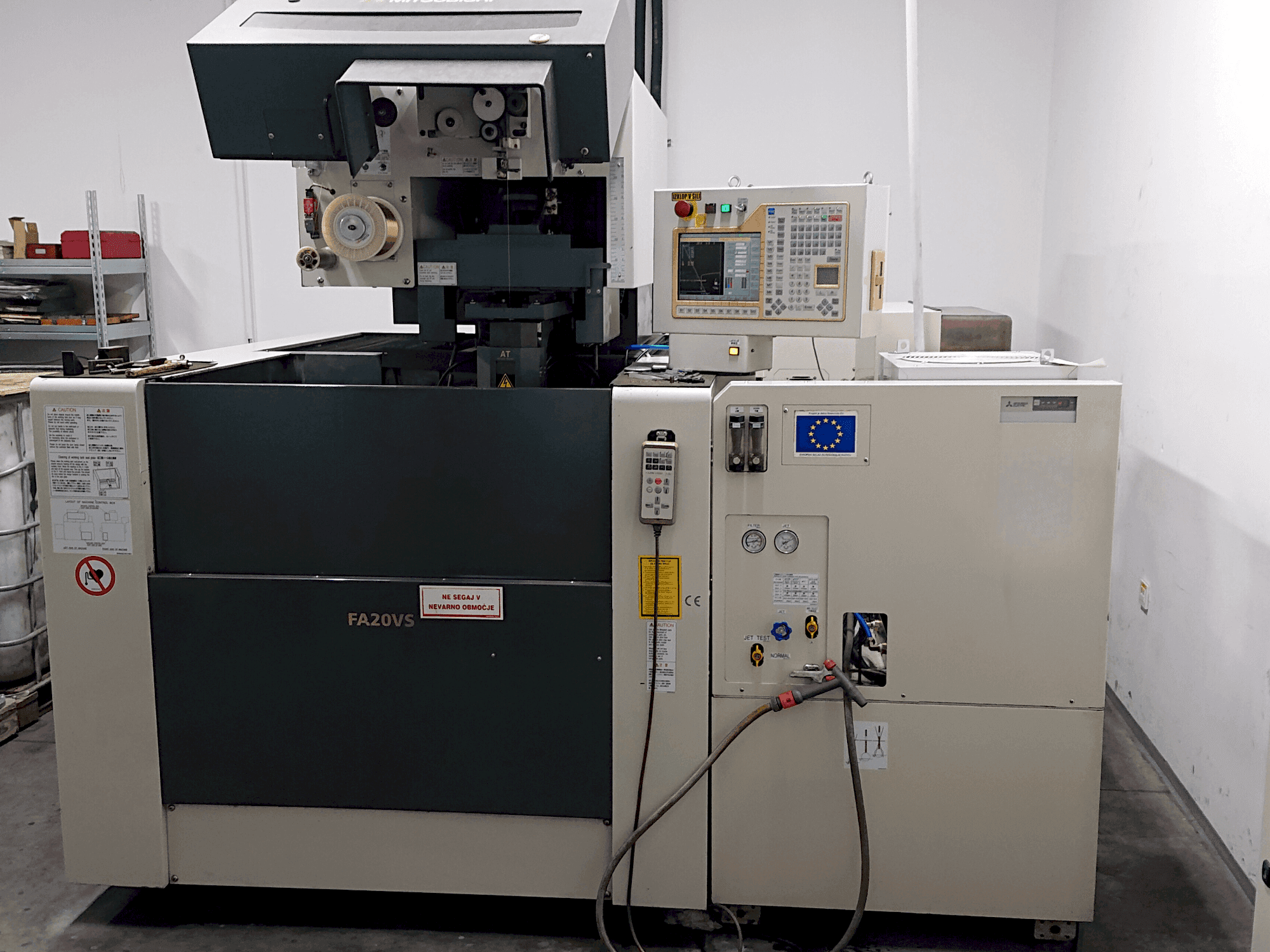 Koneen  Mitsubishi Electric FA20-VS etunäkymä