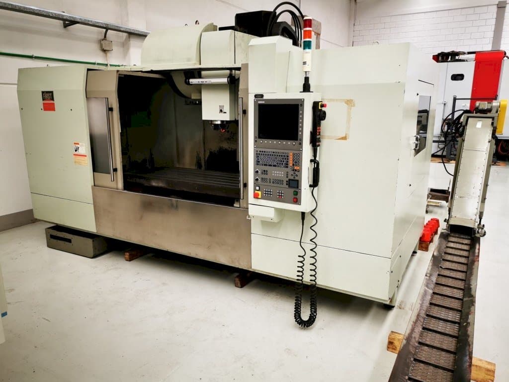 Koneen  FIRST MCV 1500 etunäkymä