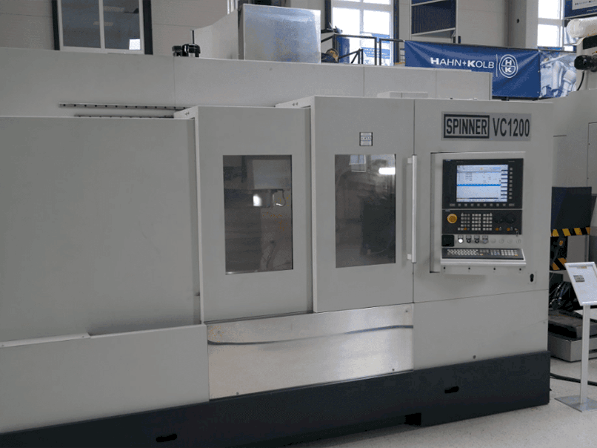 Koneen  SPINNER VC 1200 etunäkymä