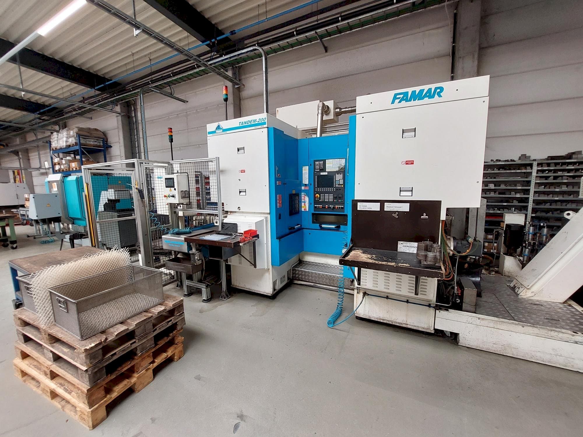 Koneen  Famar Tandem 200 etunäkymä