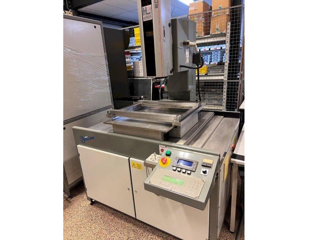 Koneen  Apos 600 etunäkymä